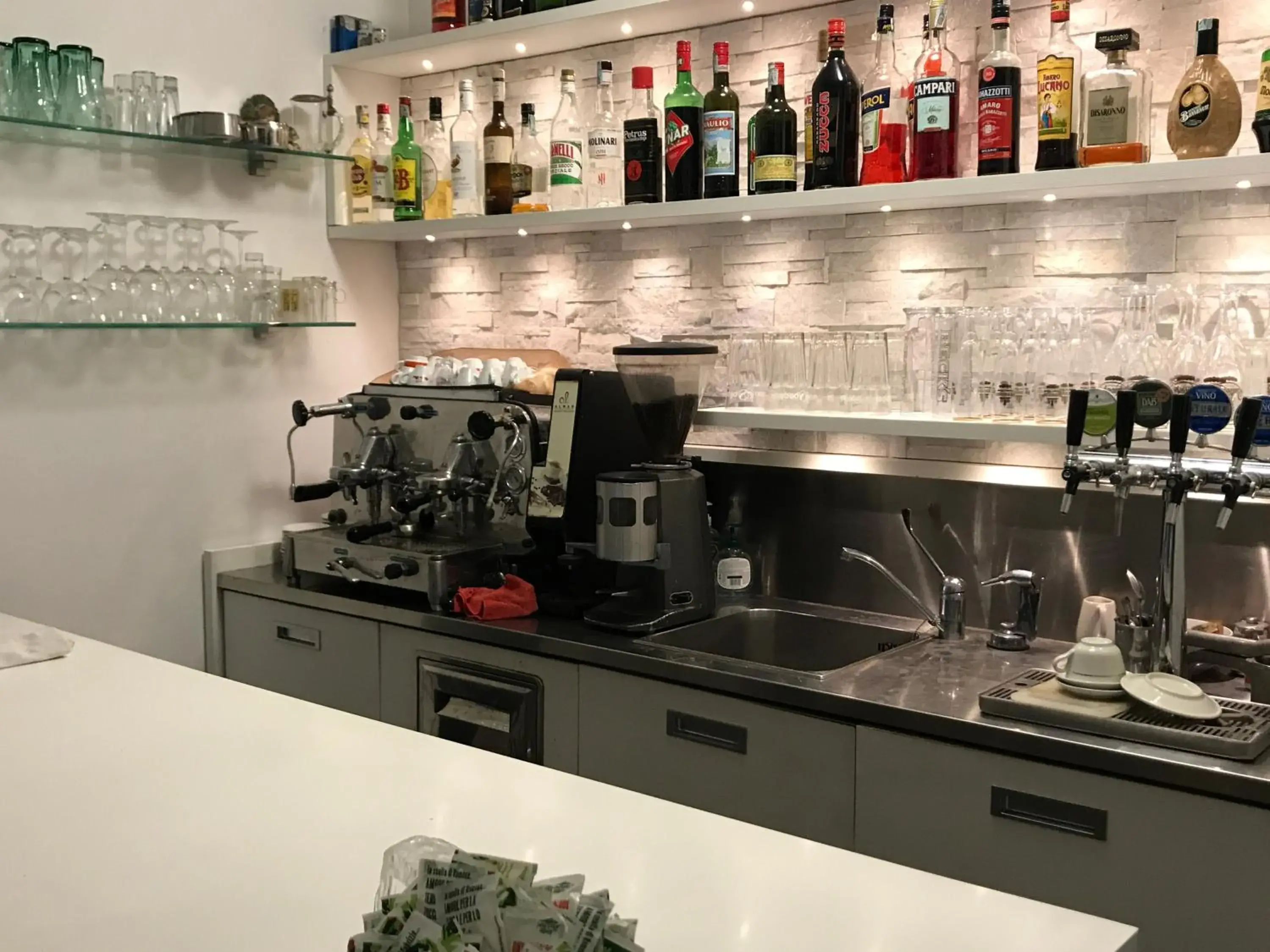 Coffee/tea facilities, Kitchen/Kitchenette in Kristalex Pet Family Hotel