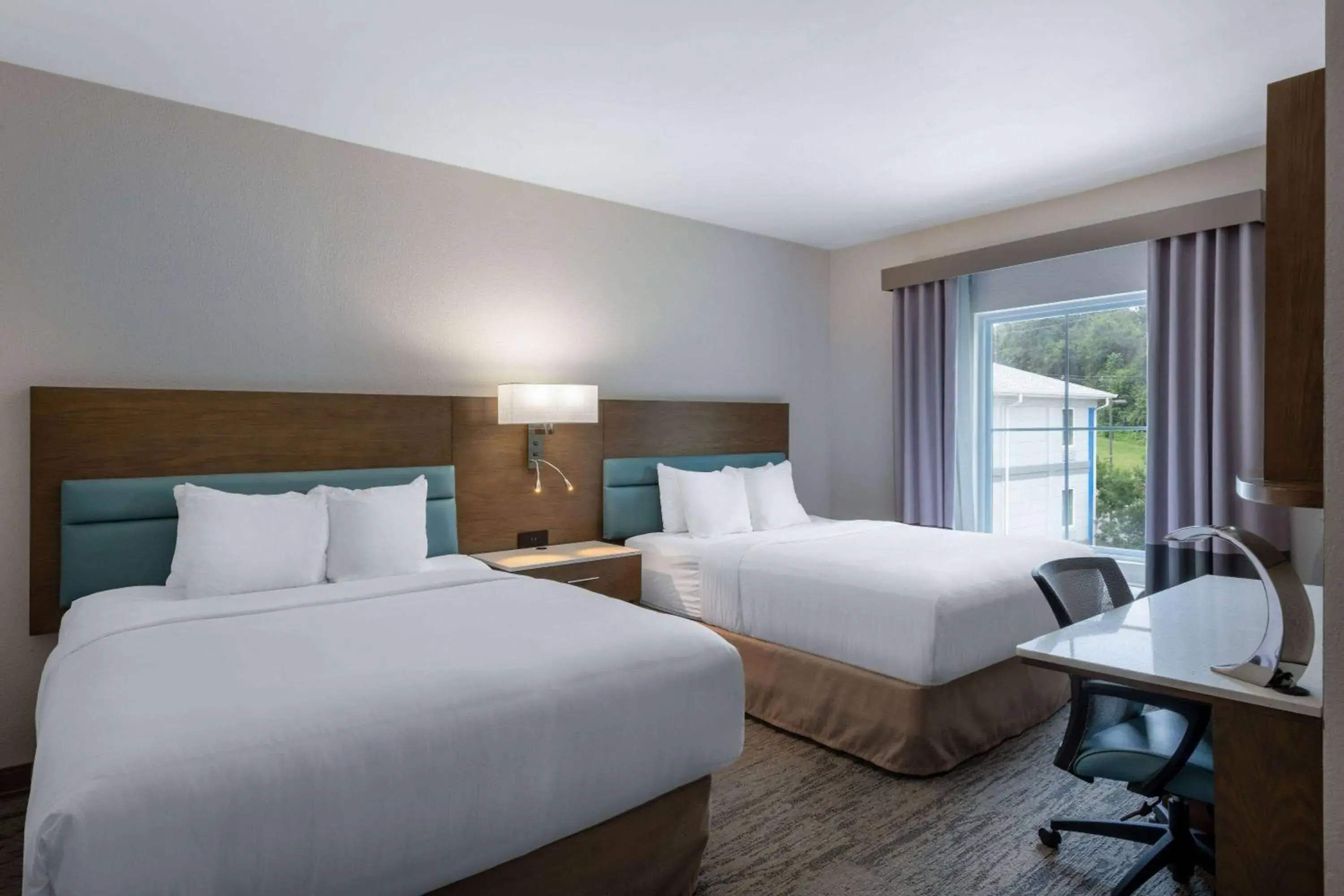 Photo of the whole room, Bed in TRYP by Wyndham Tallahassee North I-10 Capital Circle Photo of the whole room, Bed in TRYP by Wyndham Tallahassee North I-10 Capital Circle