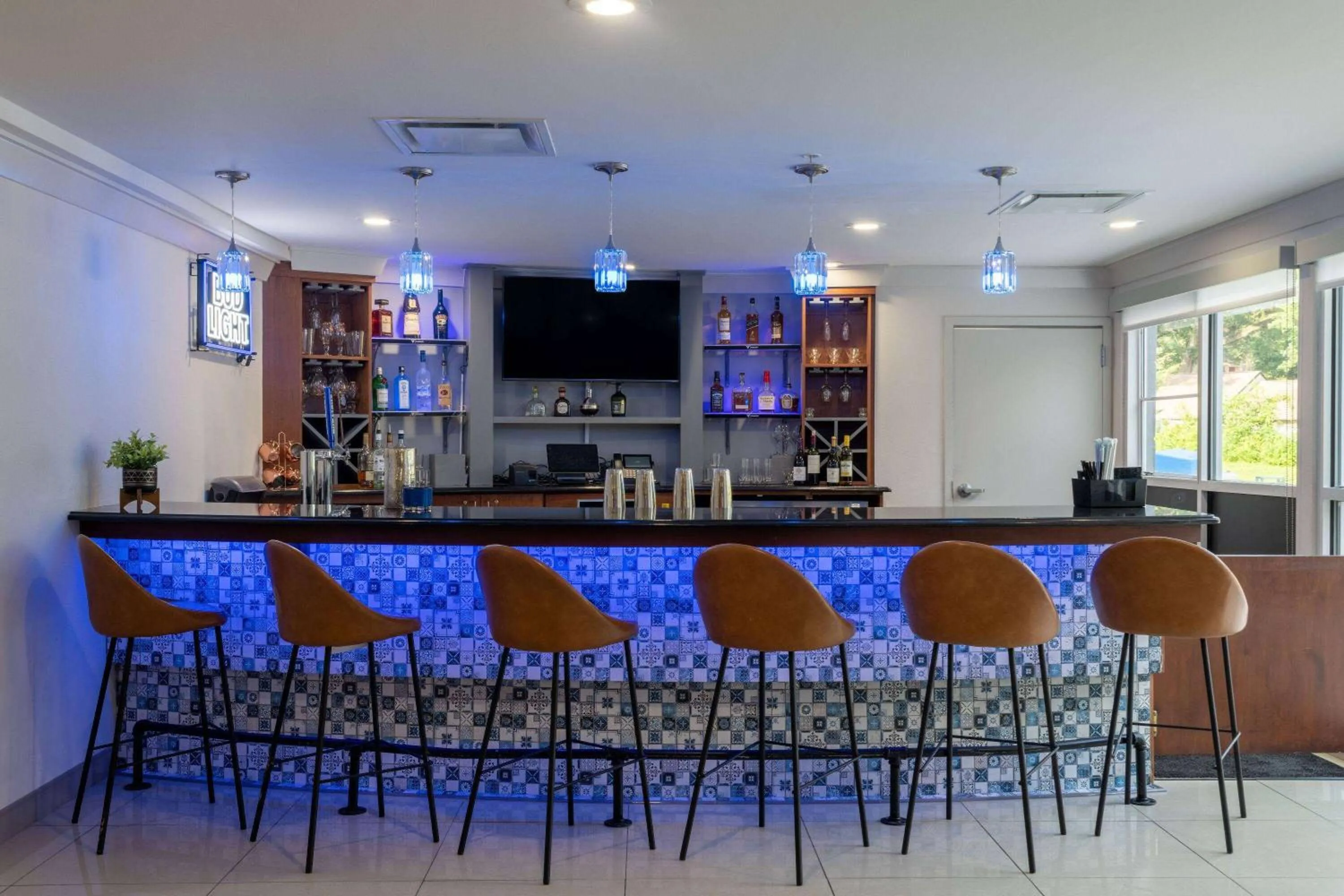 Lounge or bar in TRYP by Wyndham Tallahassee North I-10 Capital Circle