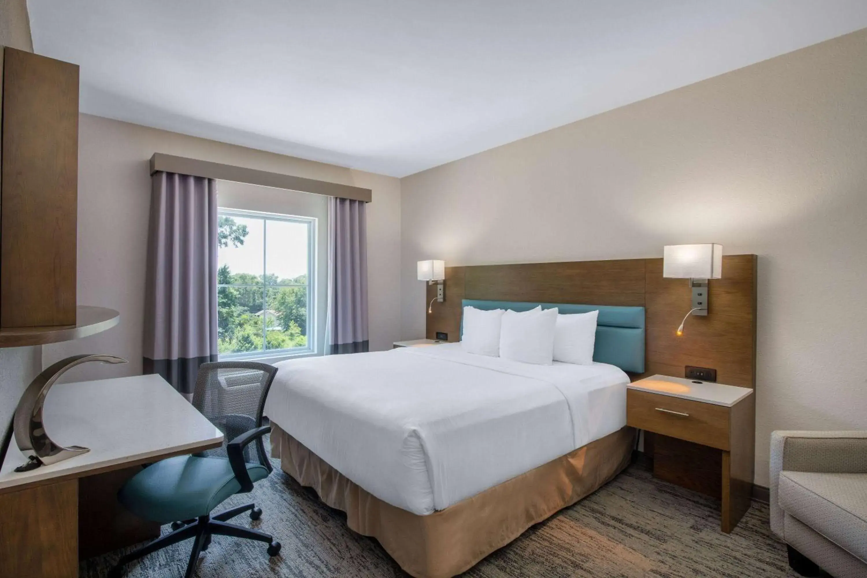 Photo of the whole room, Bed in TRYP by Wyndham Tallahassee North I-10 Capital Circle Photo of the whole room, Bed in TRYP by Wyndham Tallahassee North I-10 Capital Circle