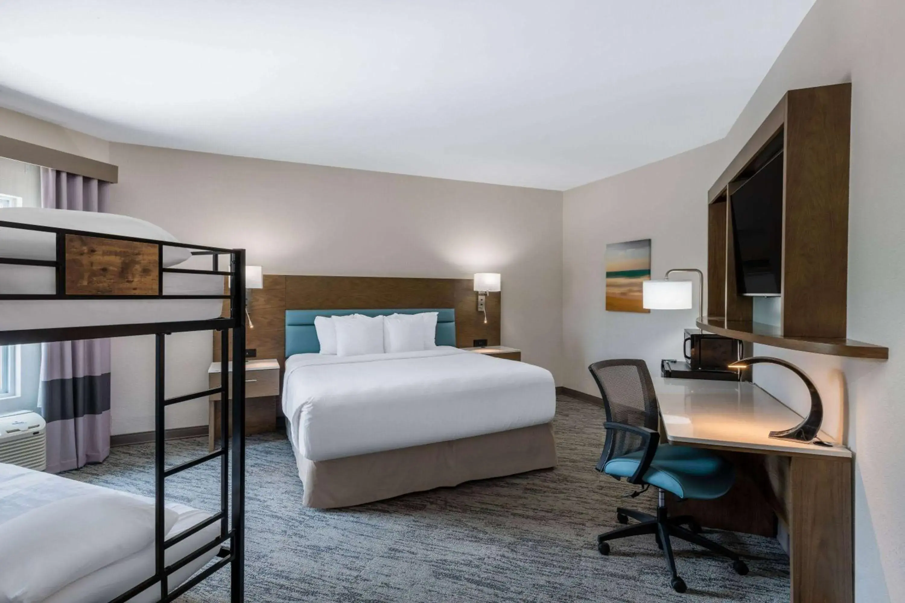 Photo of the whole room, Bed in TRYP by Wyndham Tallahassee North I-10 Capital Circle Photo of the whole room, Bed in TRYP by Wyndham Tallahassee North I-10 Capital Circle