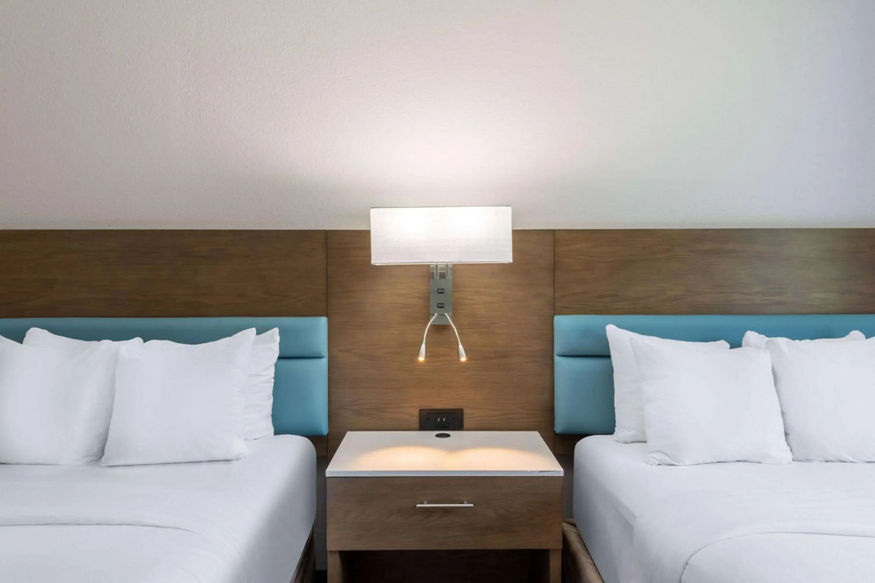 Photo of the whole room, Bed in TRYP by Wyndham Tallahassee North I-10 Capital Circle Photo of the whole room, Bed in TRYP by Wyndham Tallahassee North I-10 Capital Circle