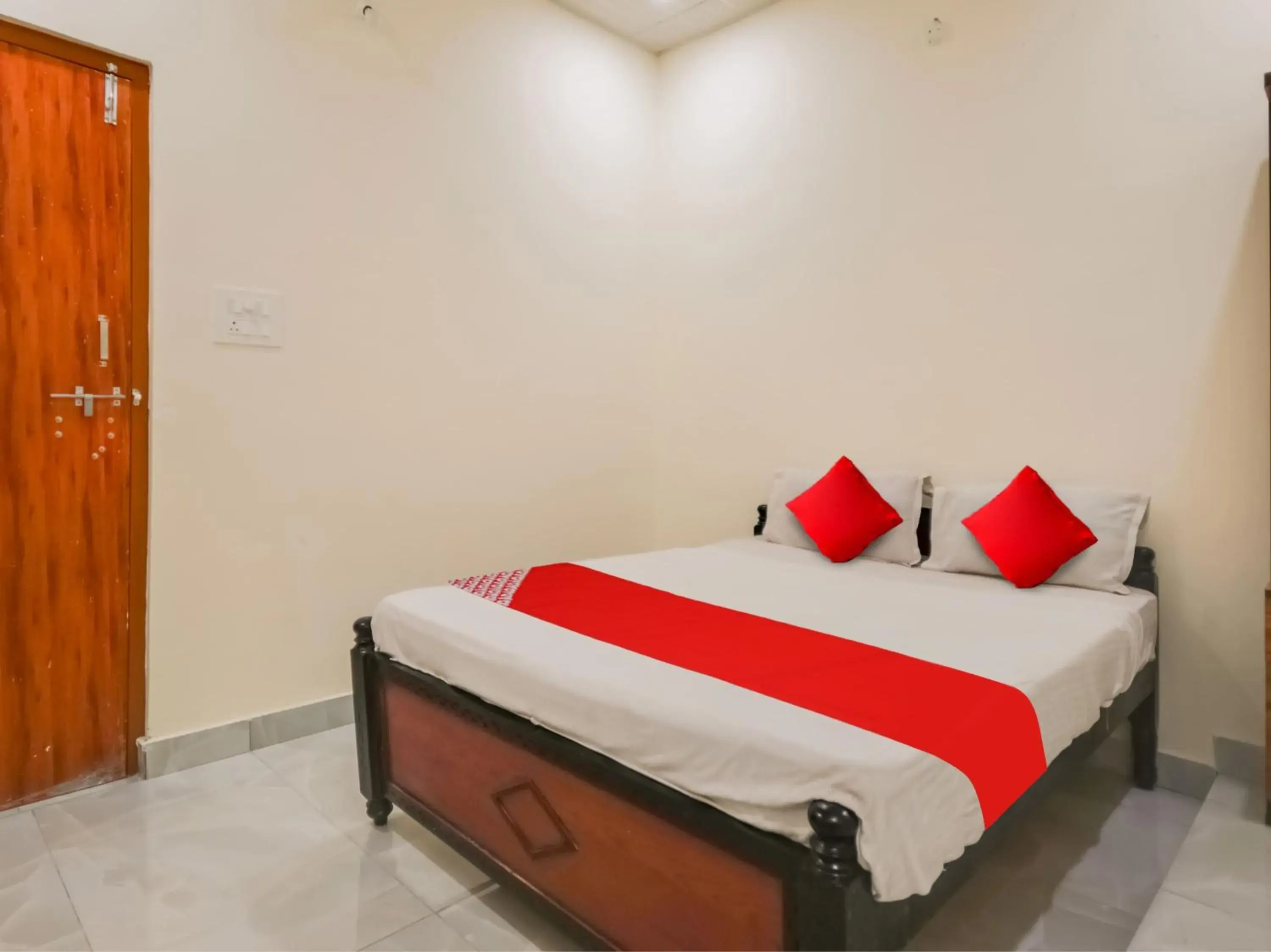 Facade/entrance, Bed in Hotel O GS Lodge Facade/entrance, Bed in Hotel O GS Lodge