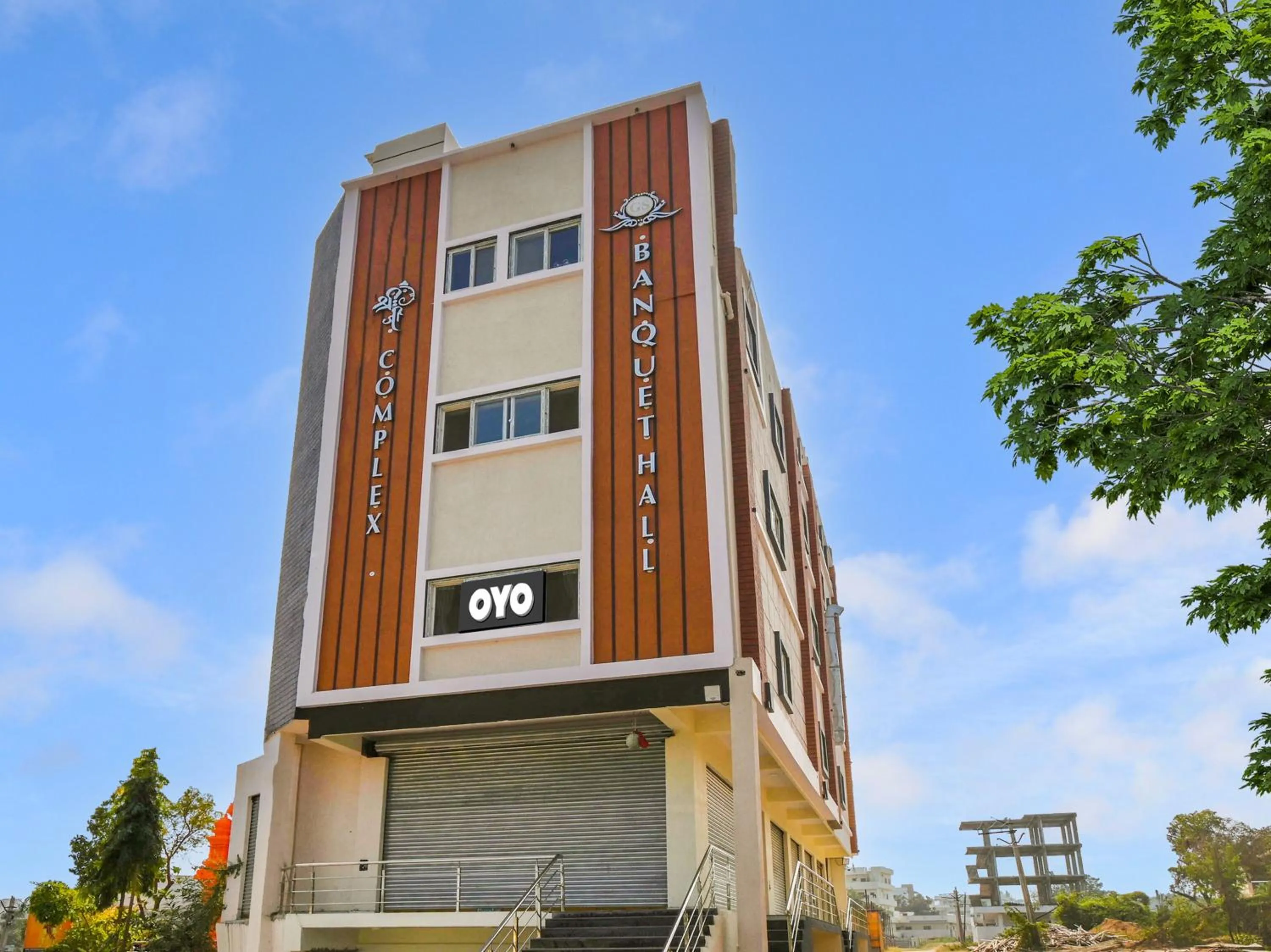 Facade/entrance in Hotel O GS Lodge