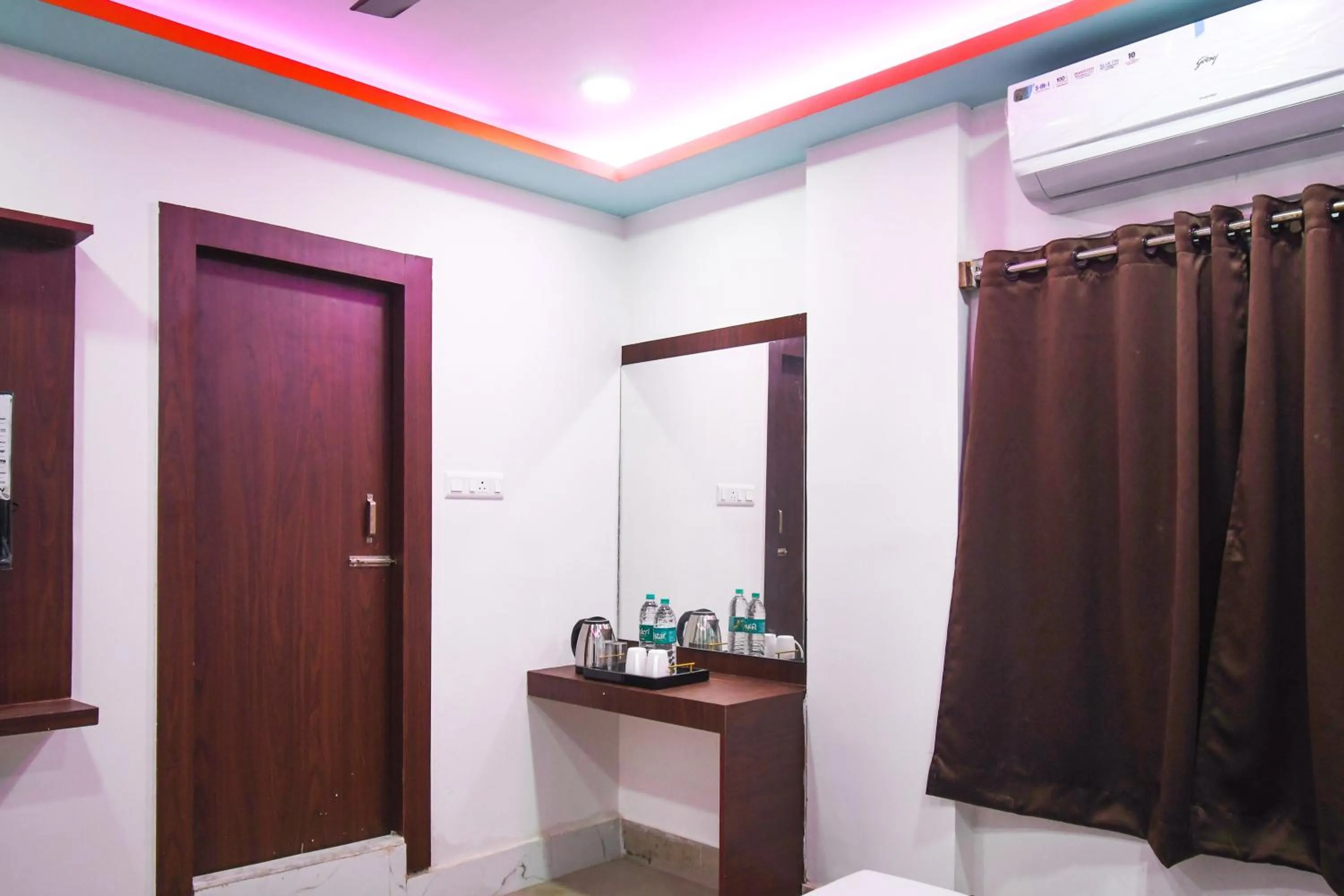 Lobby or reception in Hotel O by OYO The Royal Velvet