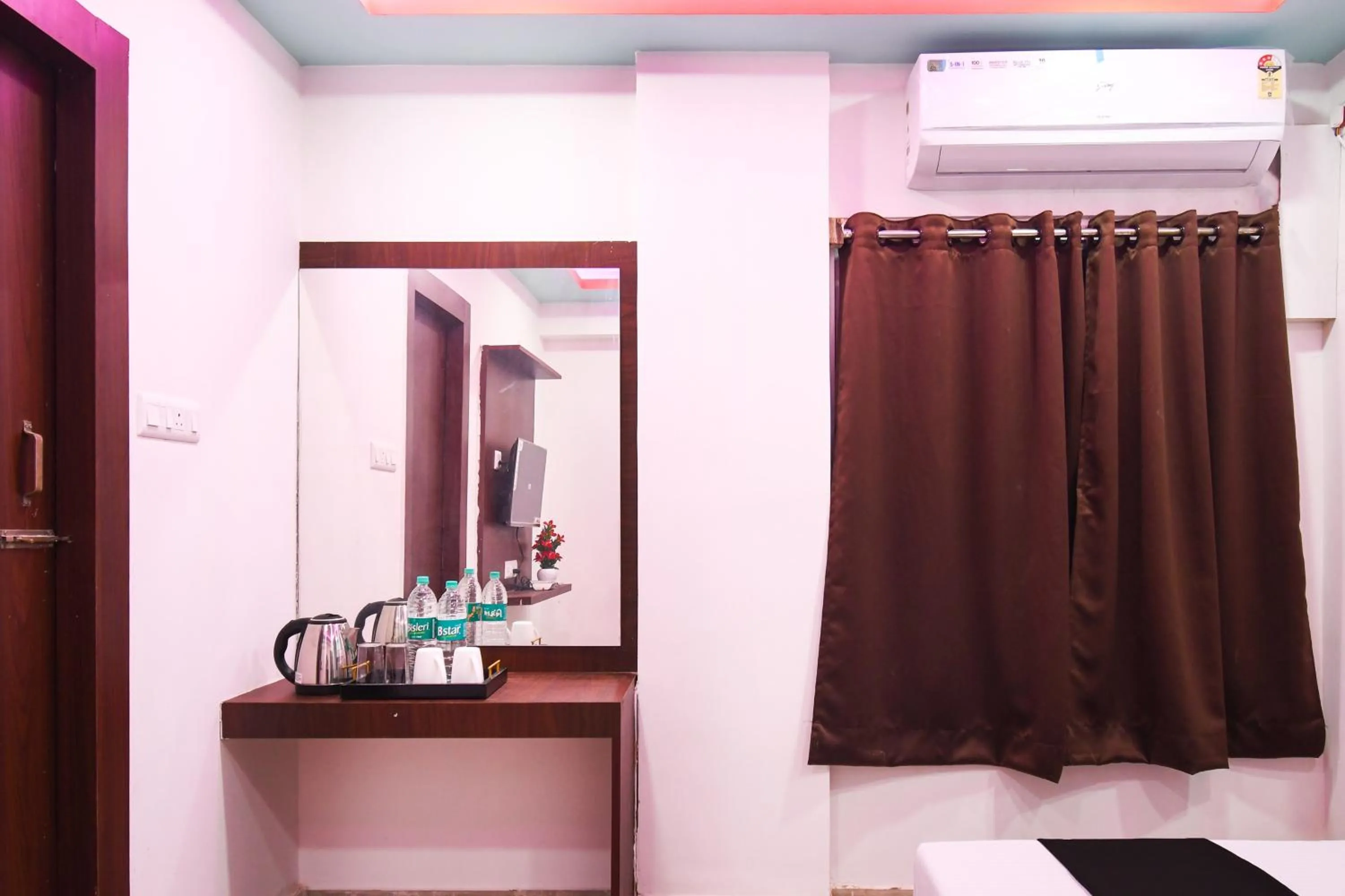 Lobby or reception in Hotel O by OYO The Royal Velvet