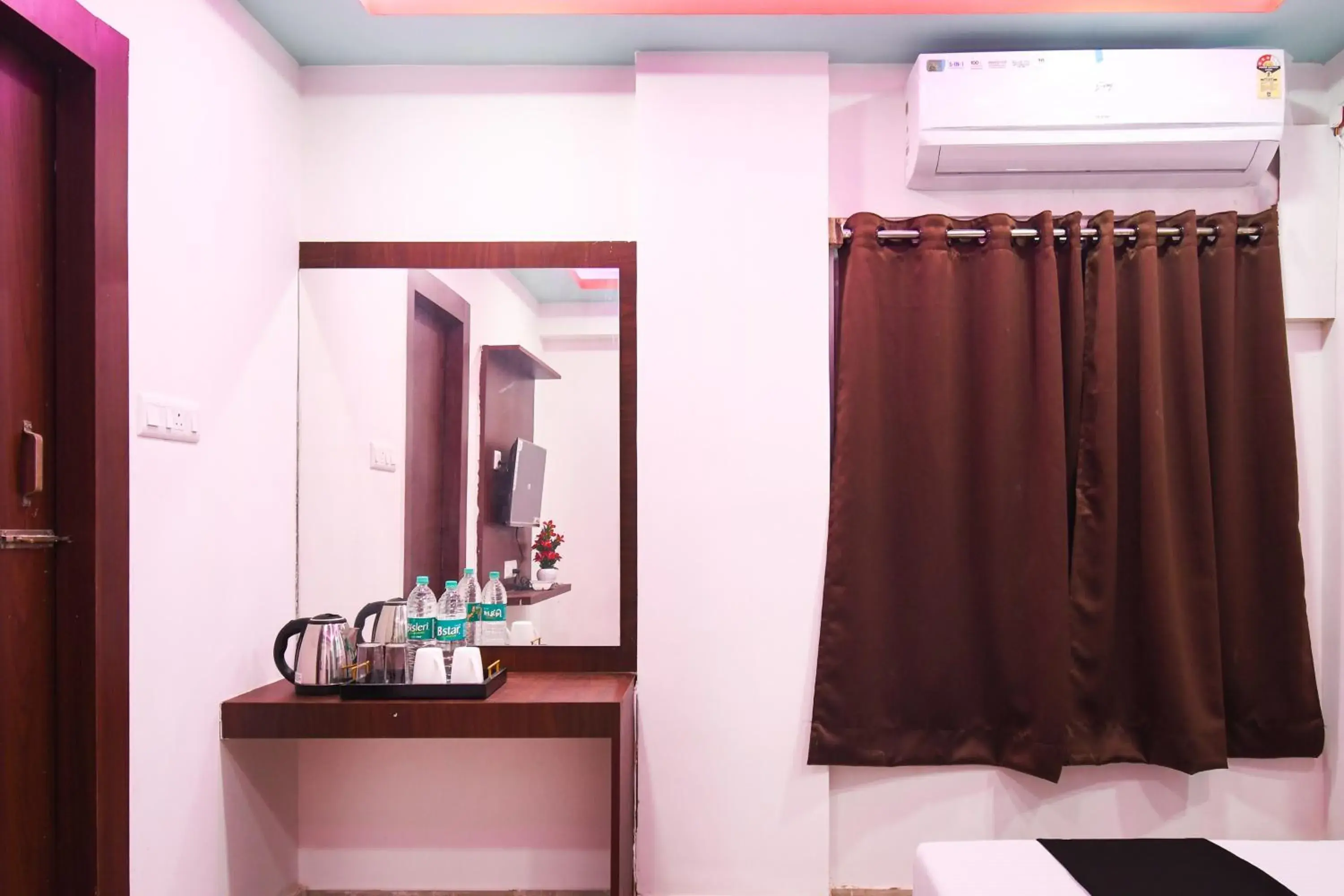 Hotel O The Royal Velvet Hotel O The Royal Velvet