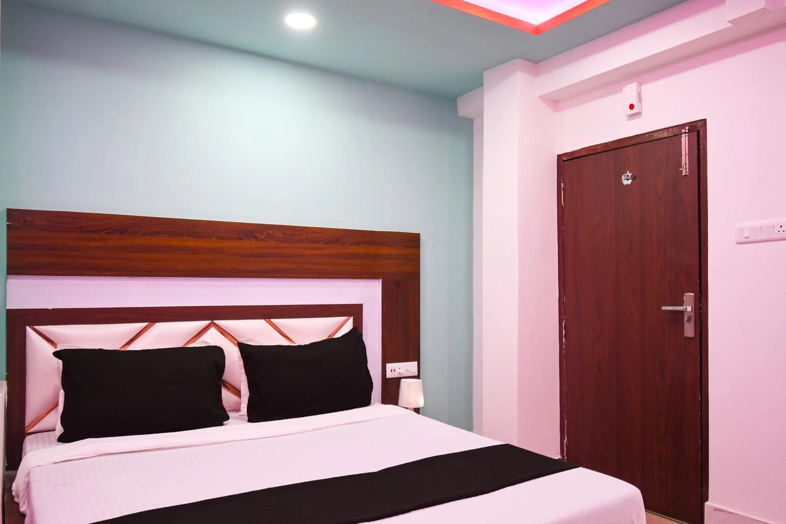Bedroom, Bed in Hotel O by OYO The Royal Velvet