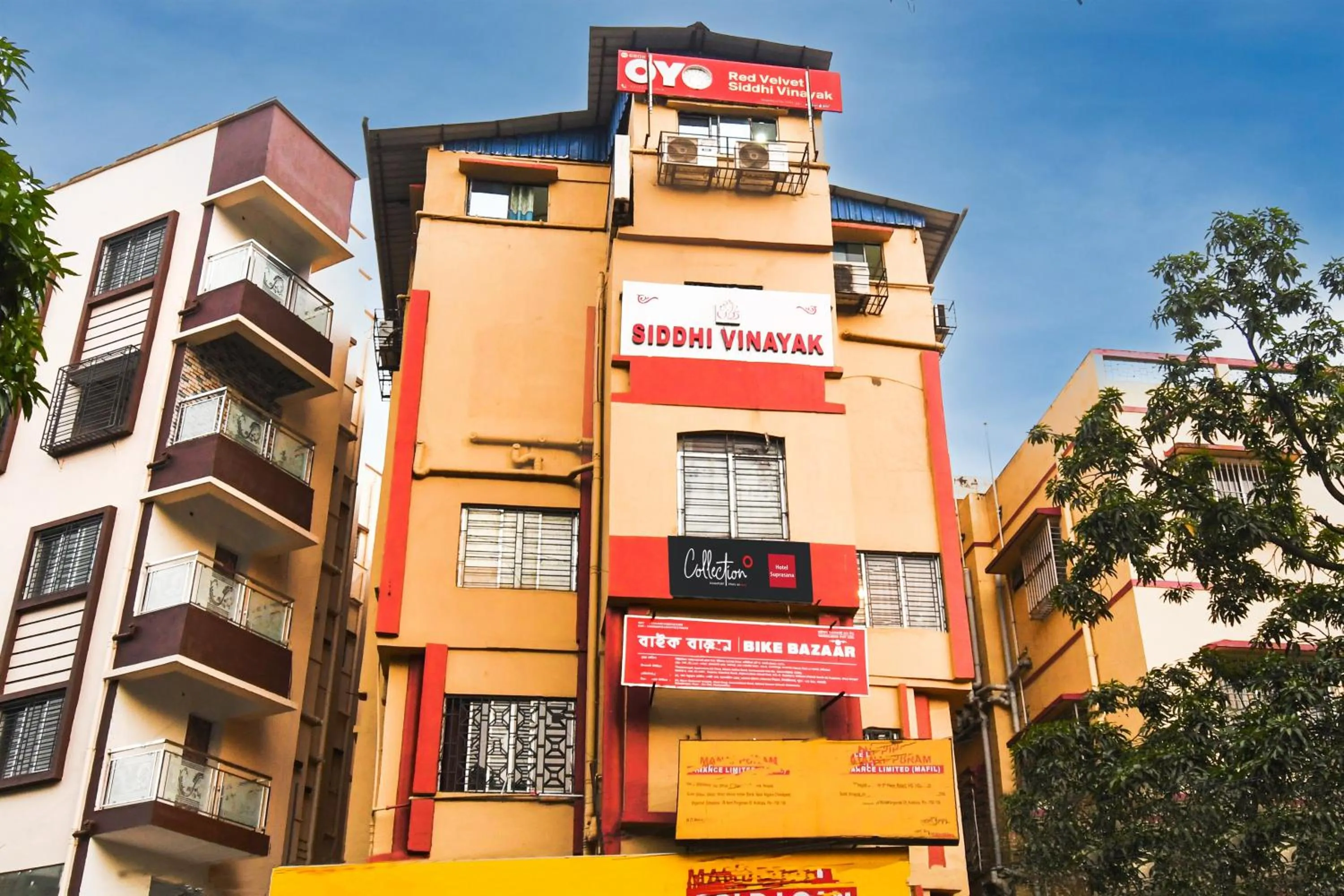 Facade/entrance in Hotel O by OYO The Royal Velvet