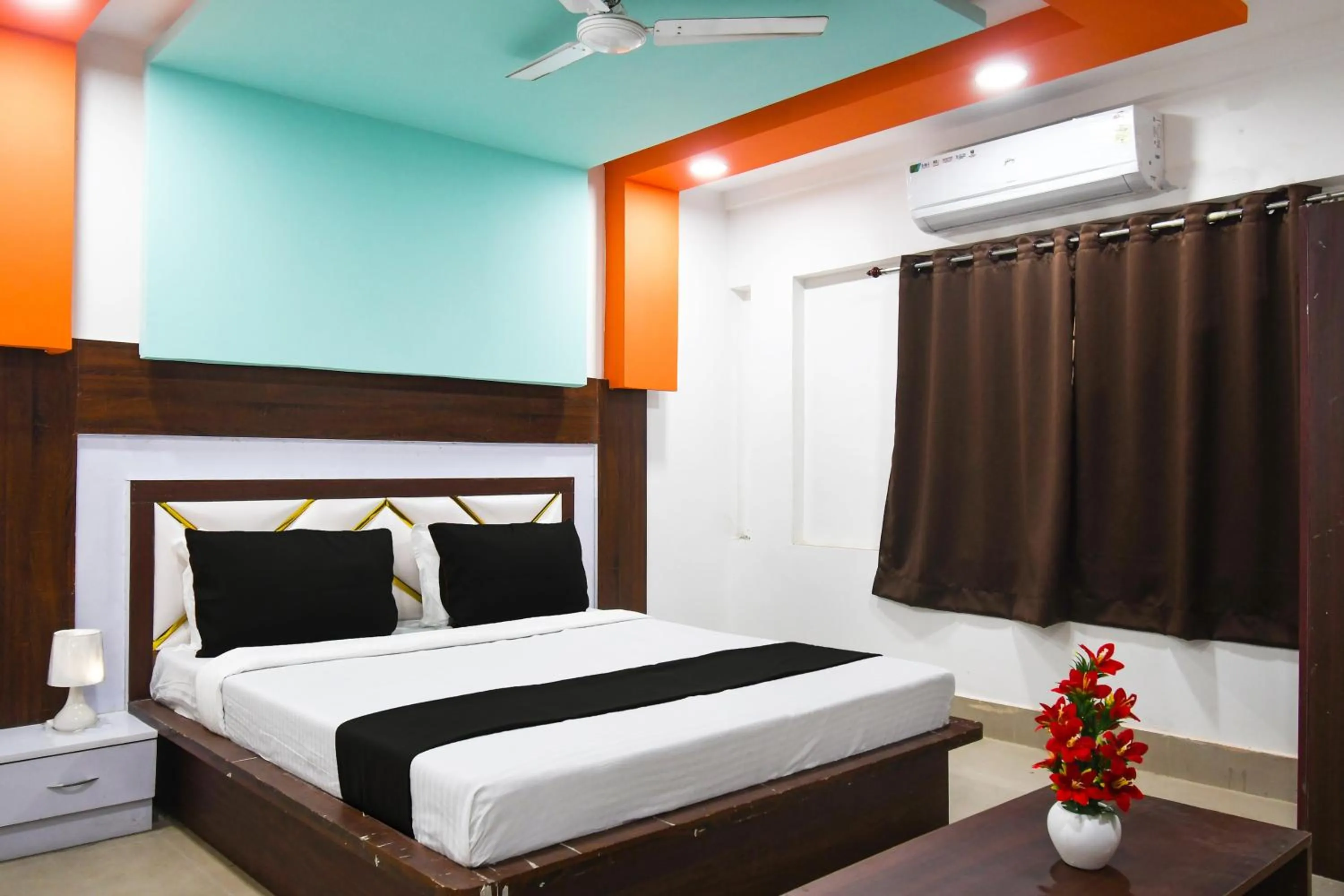 Bedroom, Bed in Hotel O by OYO The Royal Velvet