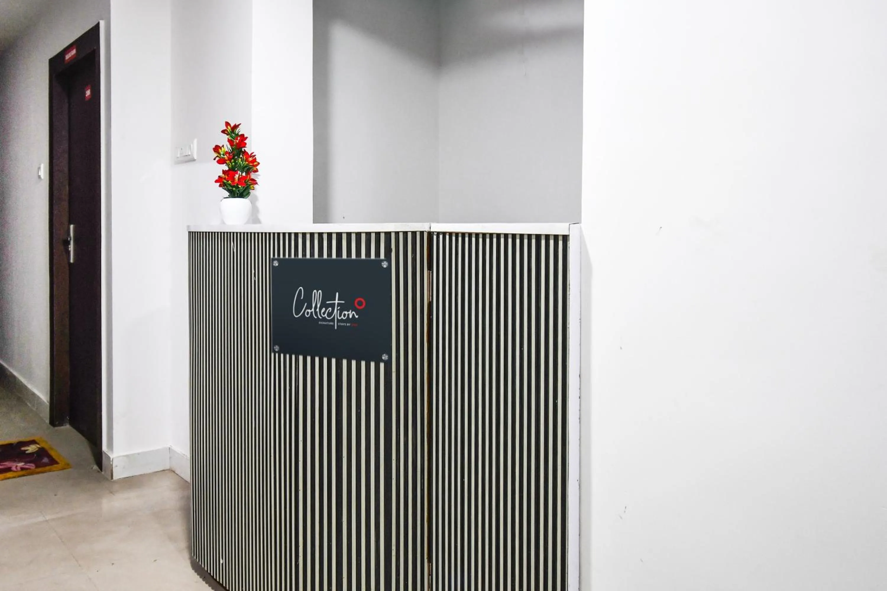 Lobby or reception in Hotel O by OYO The Royal Velvet