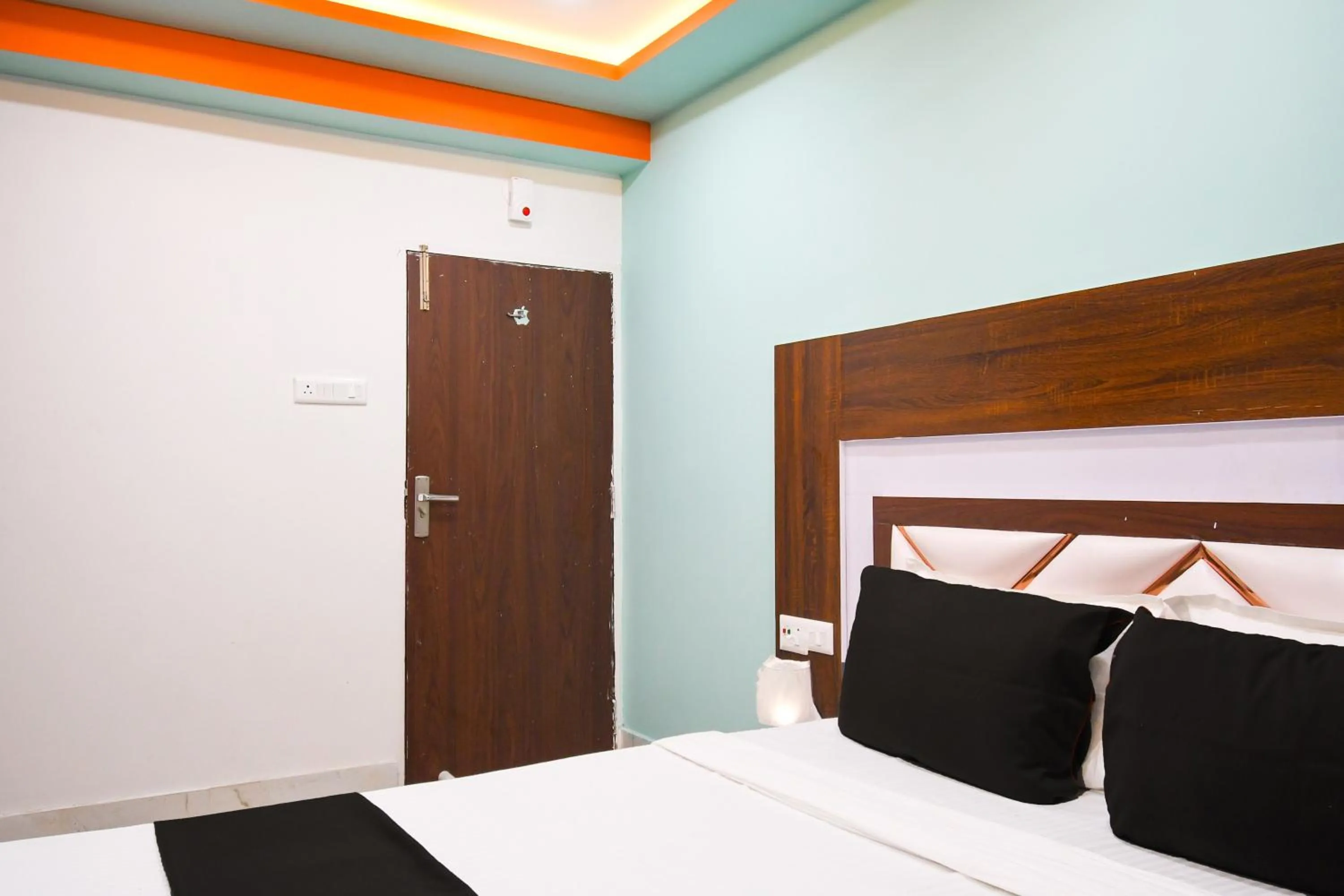 Bedroom, Bed in Hotel O by OYO The Royal Velvet