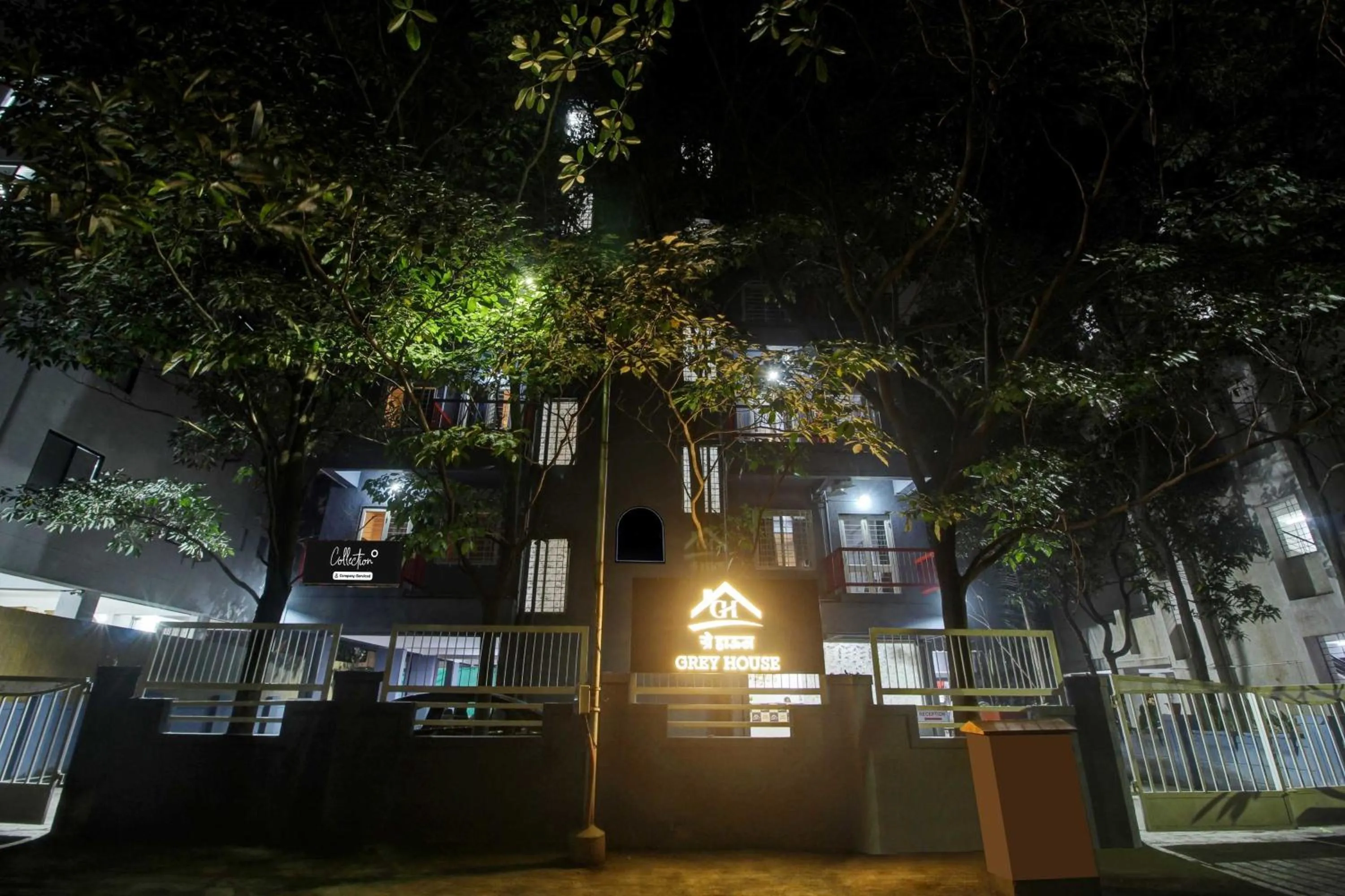 Facade/entrance in Super Collection O Grey House