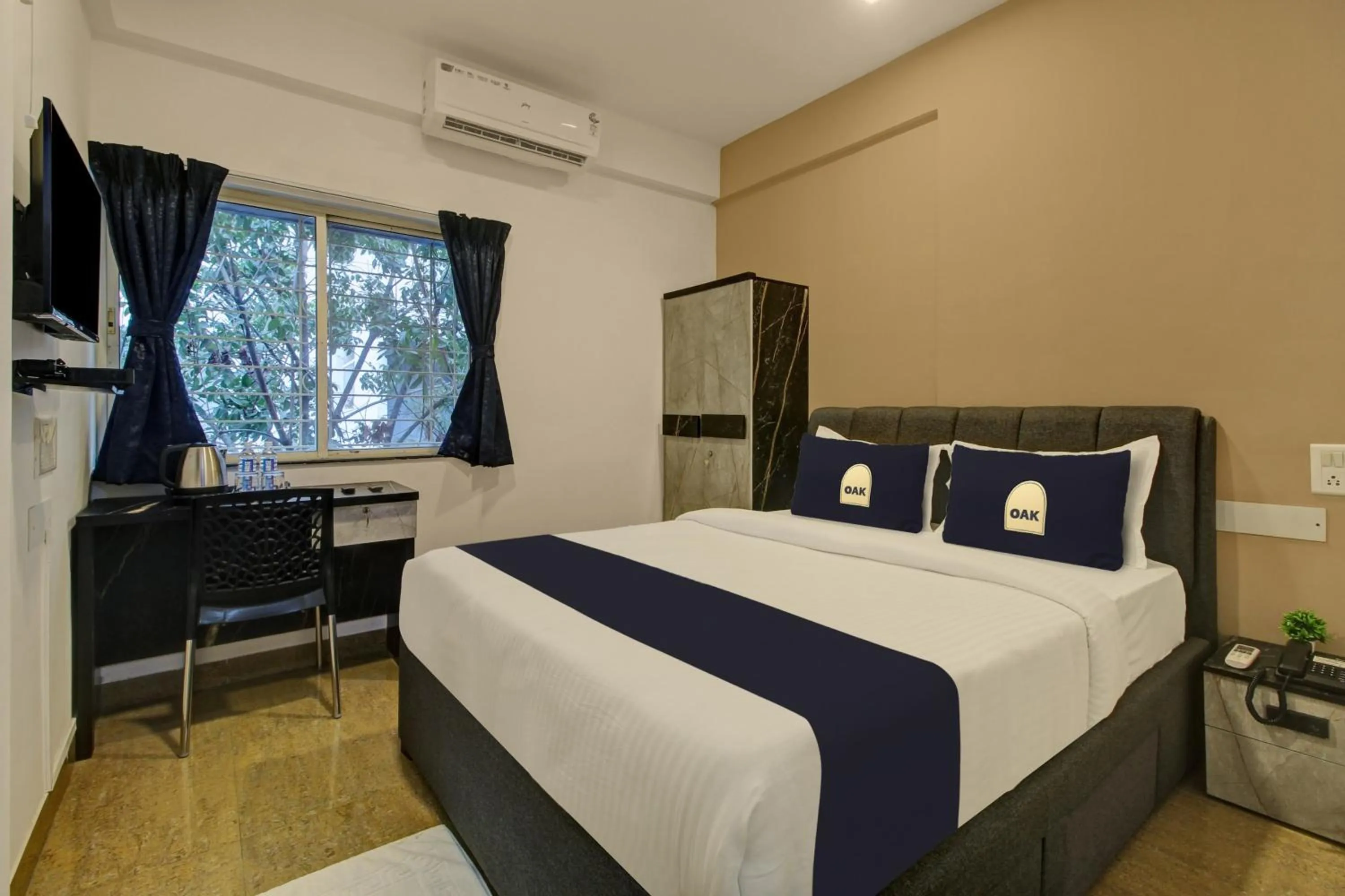 Bedroom, Bed in Super Collection O Grey House