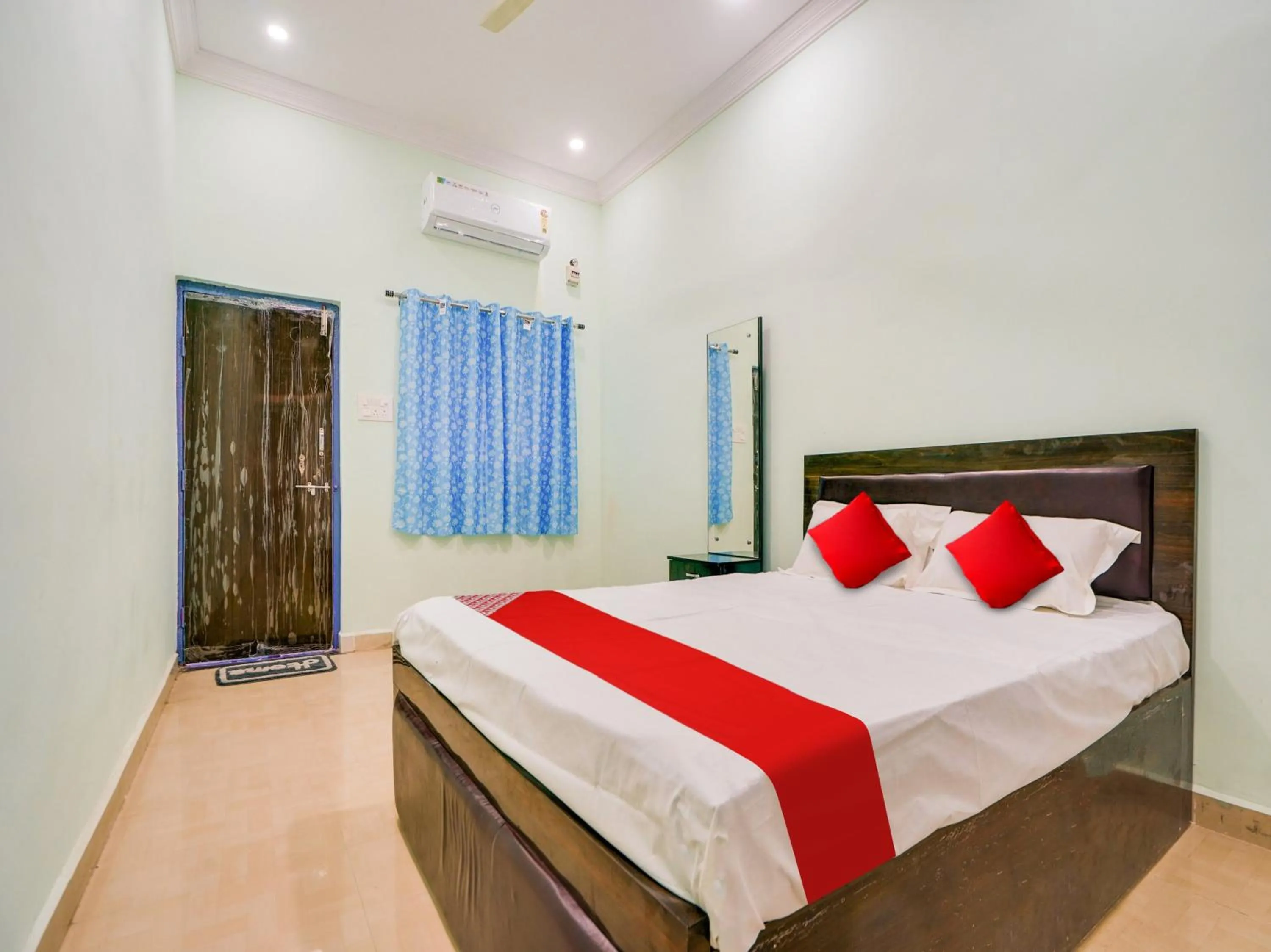 Bedroom, Bed in Hotel O Kanha