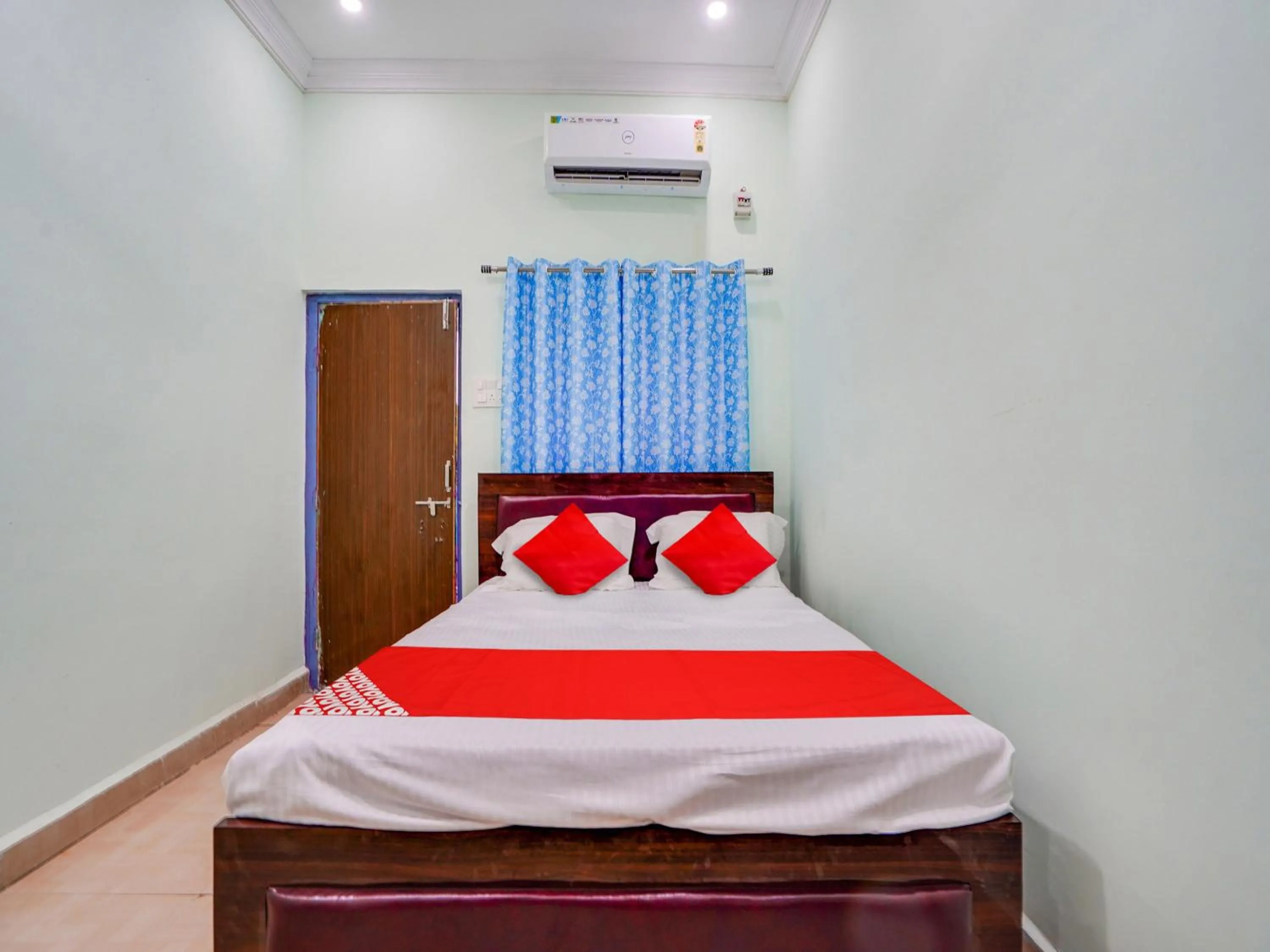 Bedroom, Bed in Hotel O Kanha