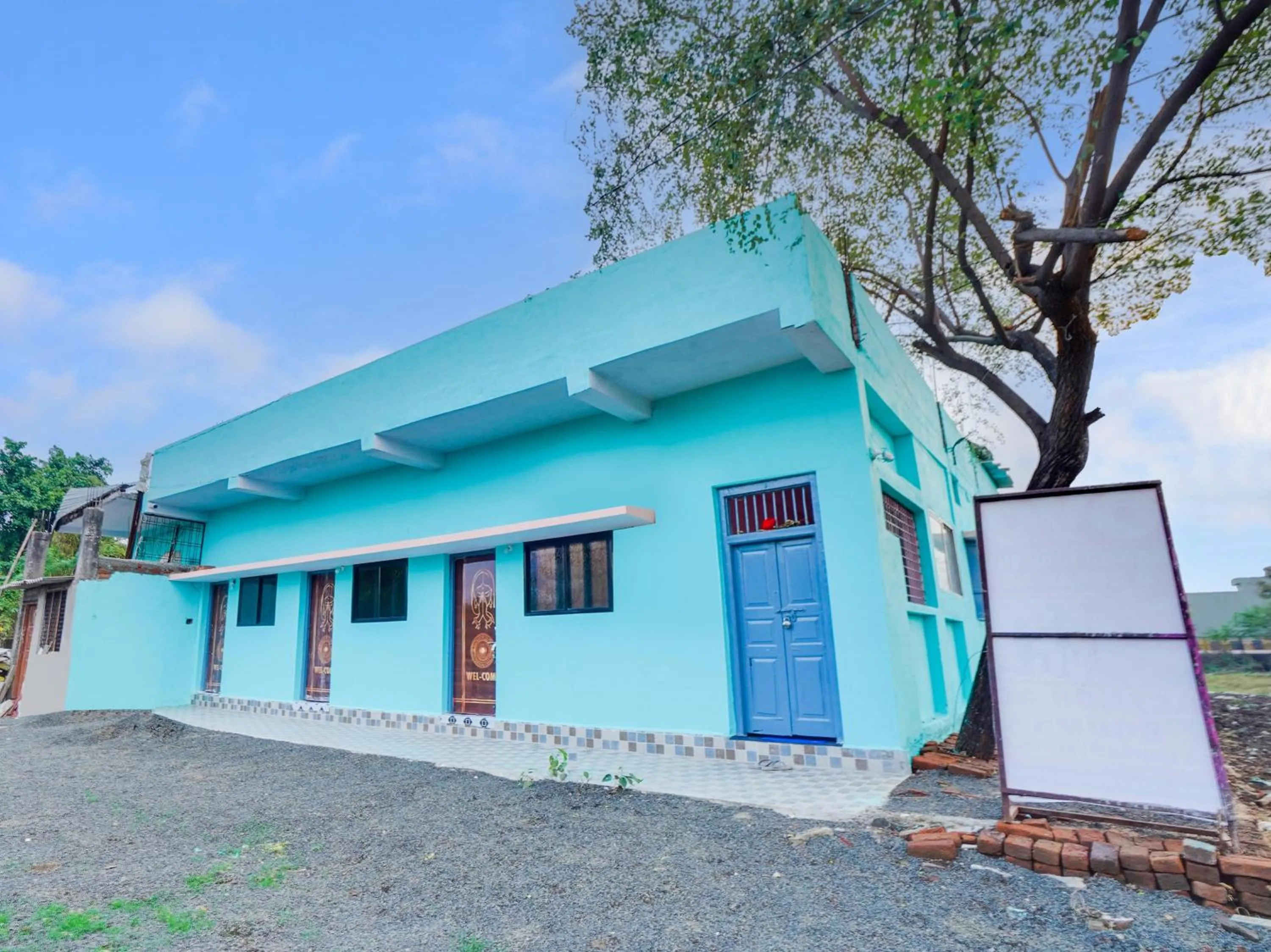 Facade/entrance in Hotel O Kanha