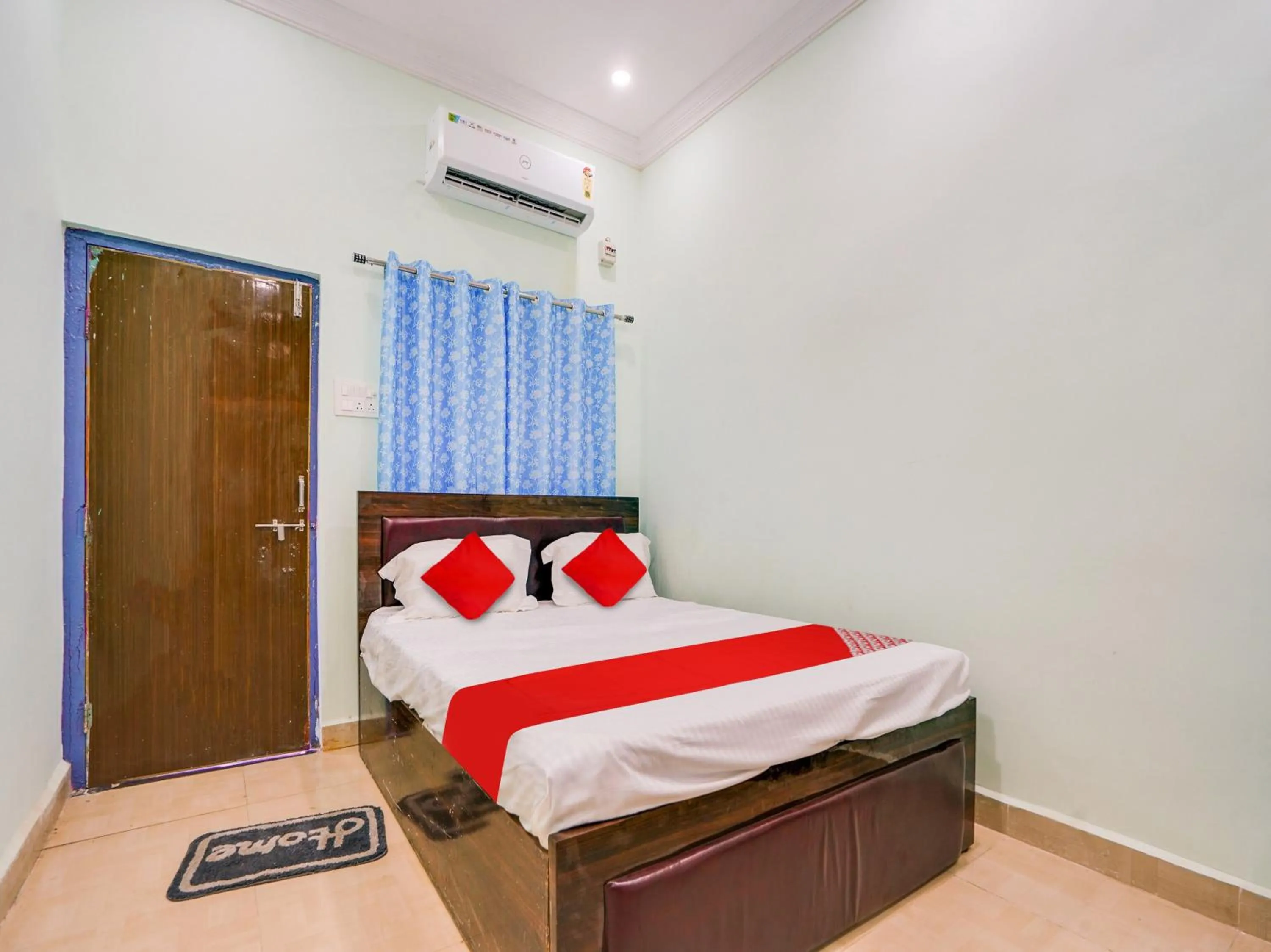 Bedroom, Bed in Hotel O Kanha