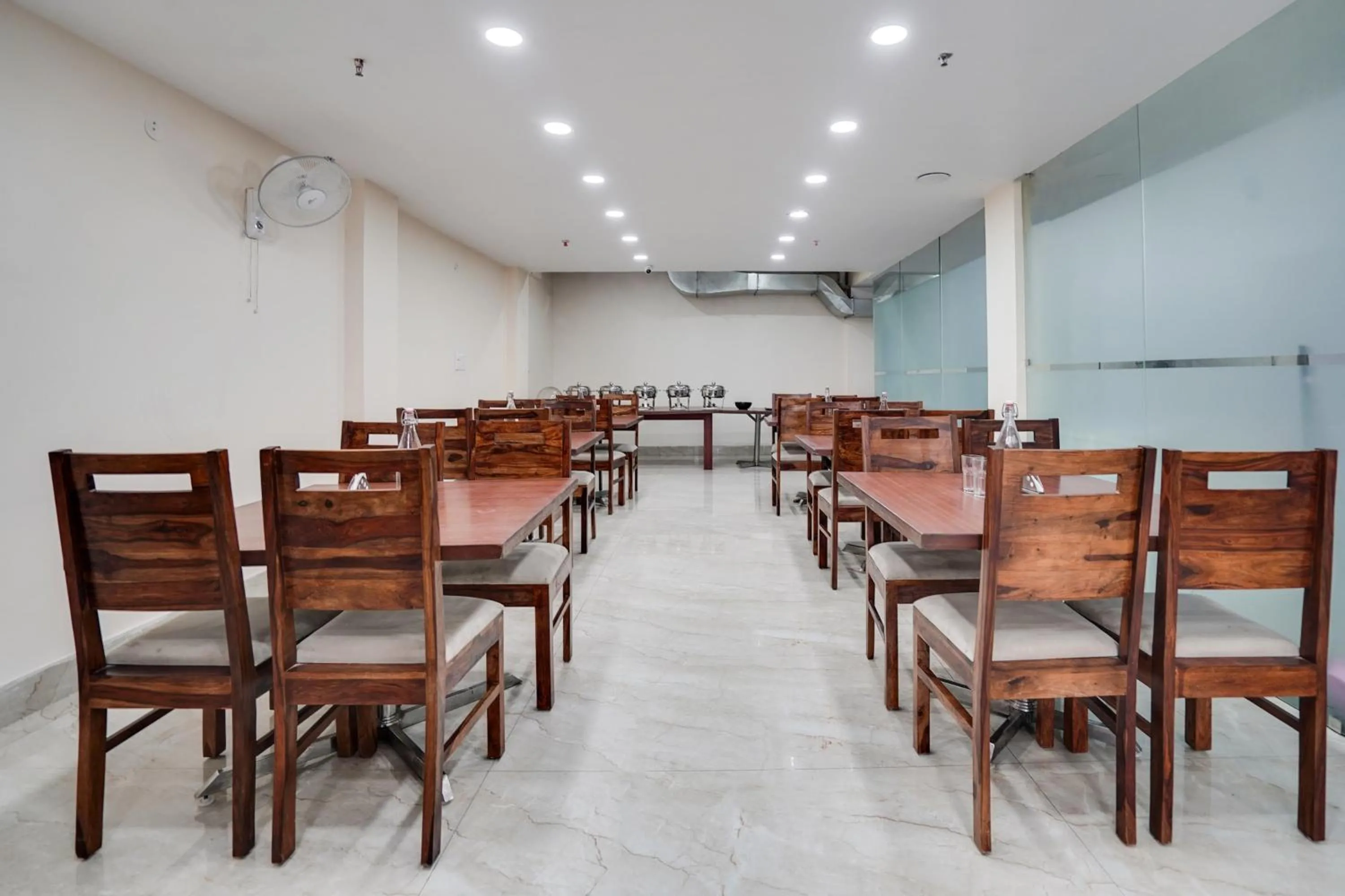 Restaurant/places to eat in Super Townhouse Sector 63 A Noida