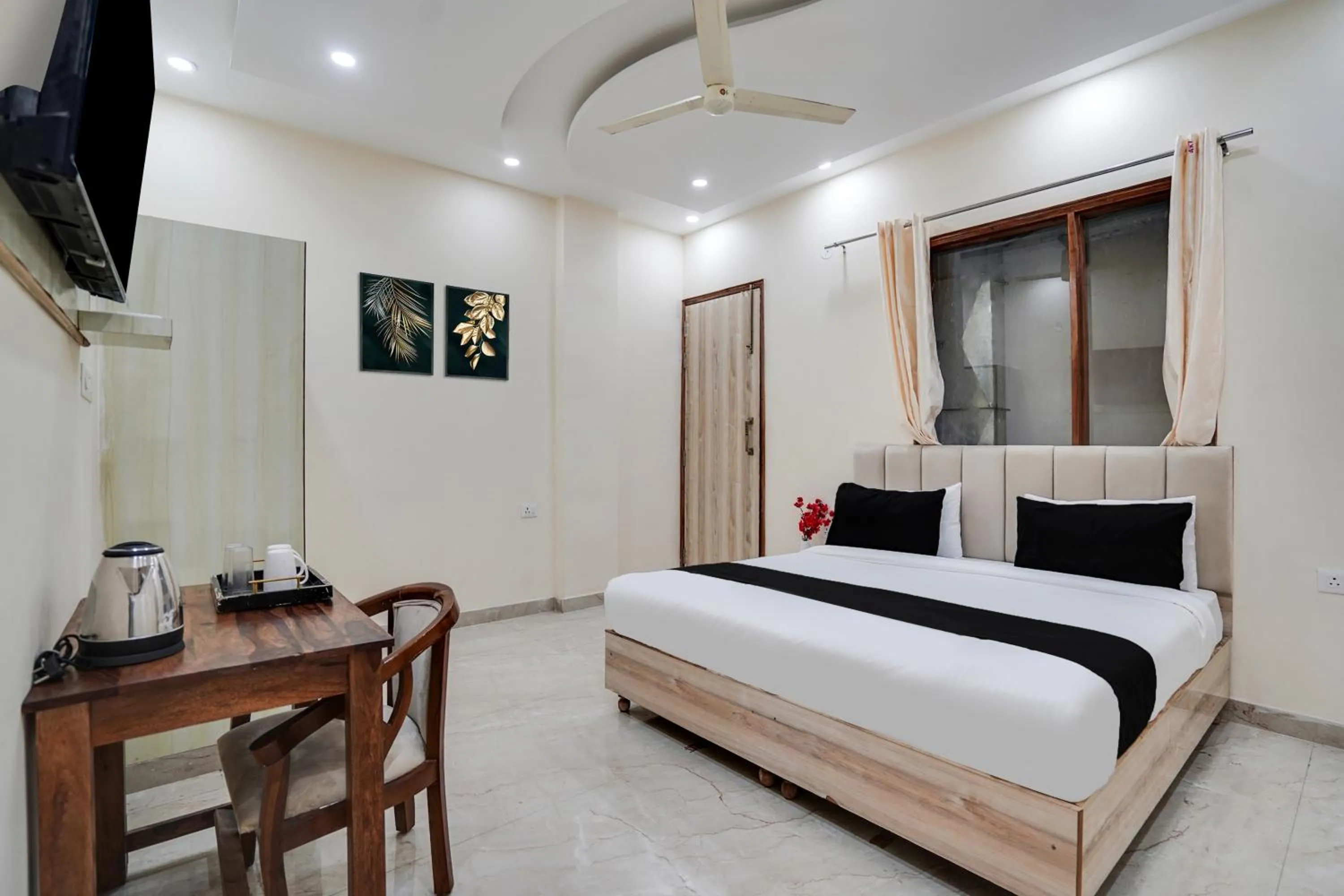 Bedroom, Bed in Super Townhouse Sector 63 A Noida
