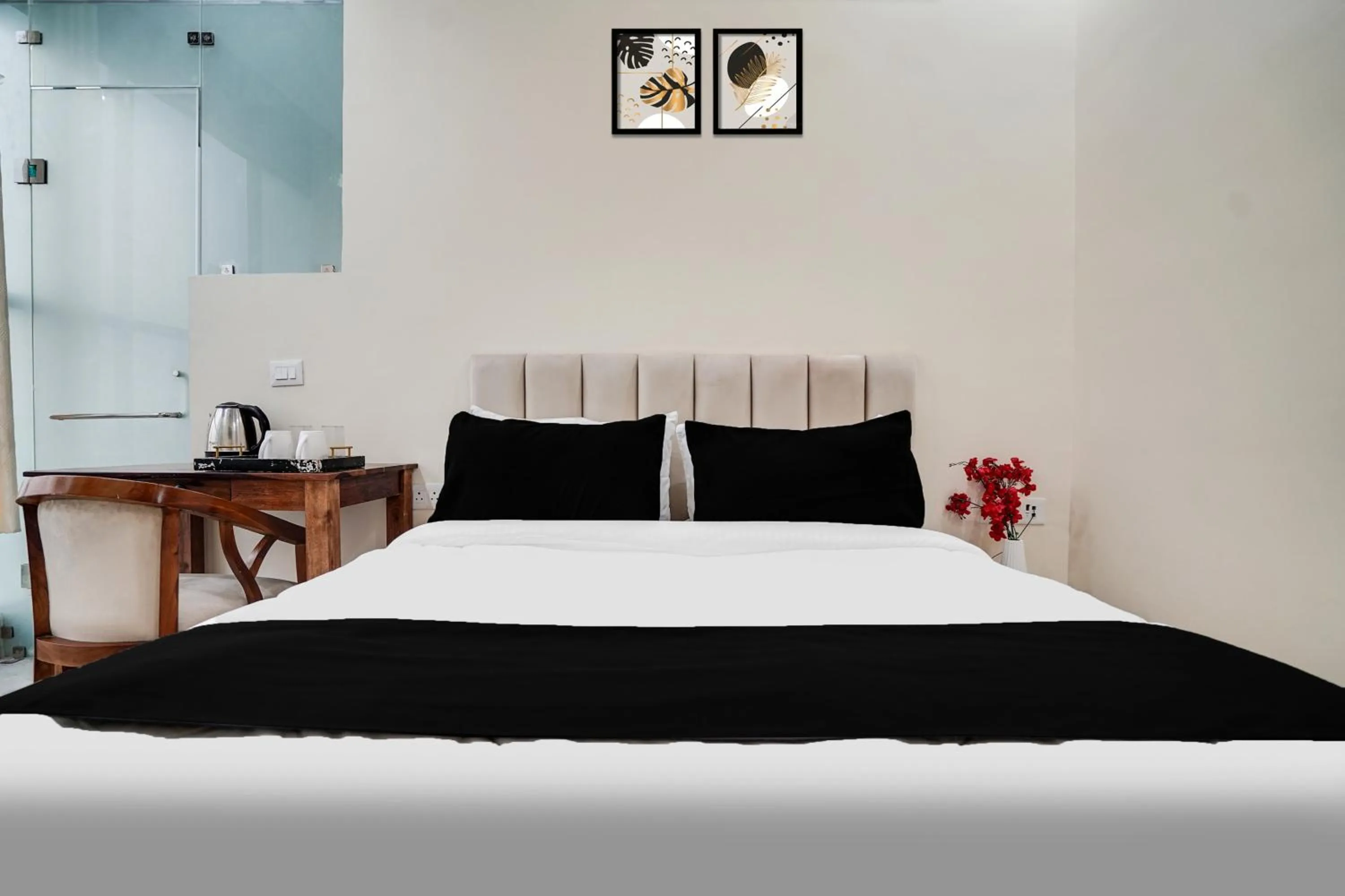 Bedroom, Bed in Super Townhouse Sector 63 A Noida