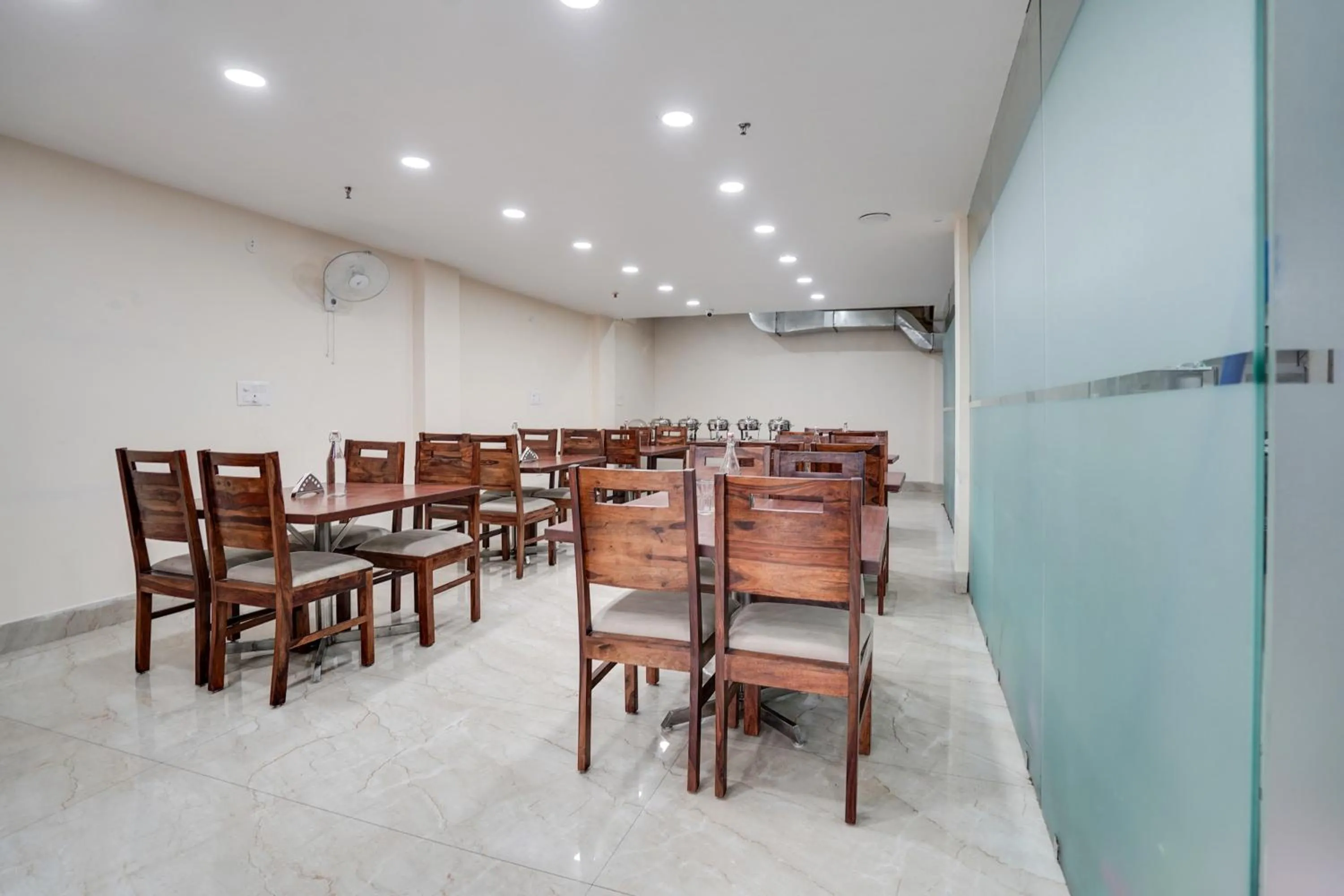 Restaurant/places to eat in Super Townhouse Sector 63 A Noida