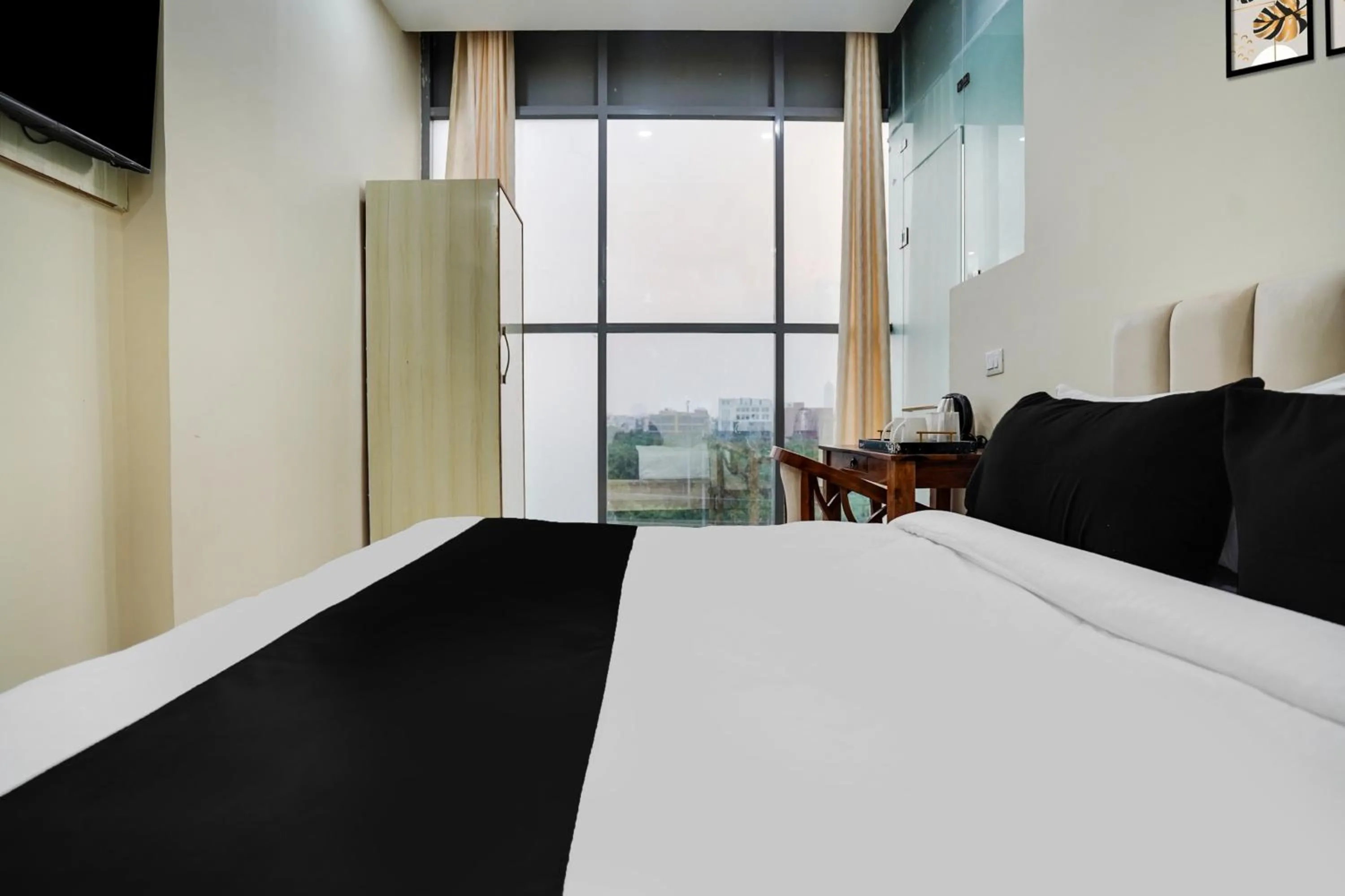Bedroom, Bed in Super Townhouse Sector 63 A Noida