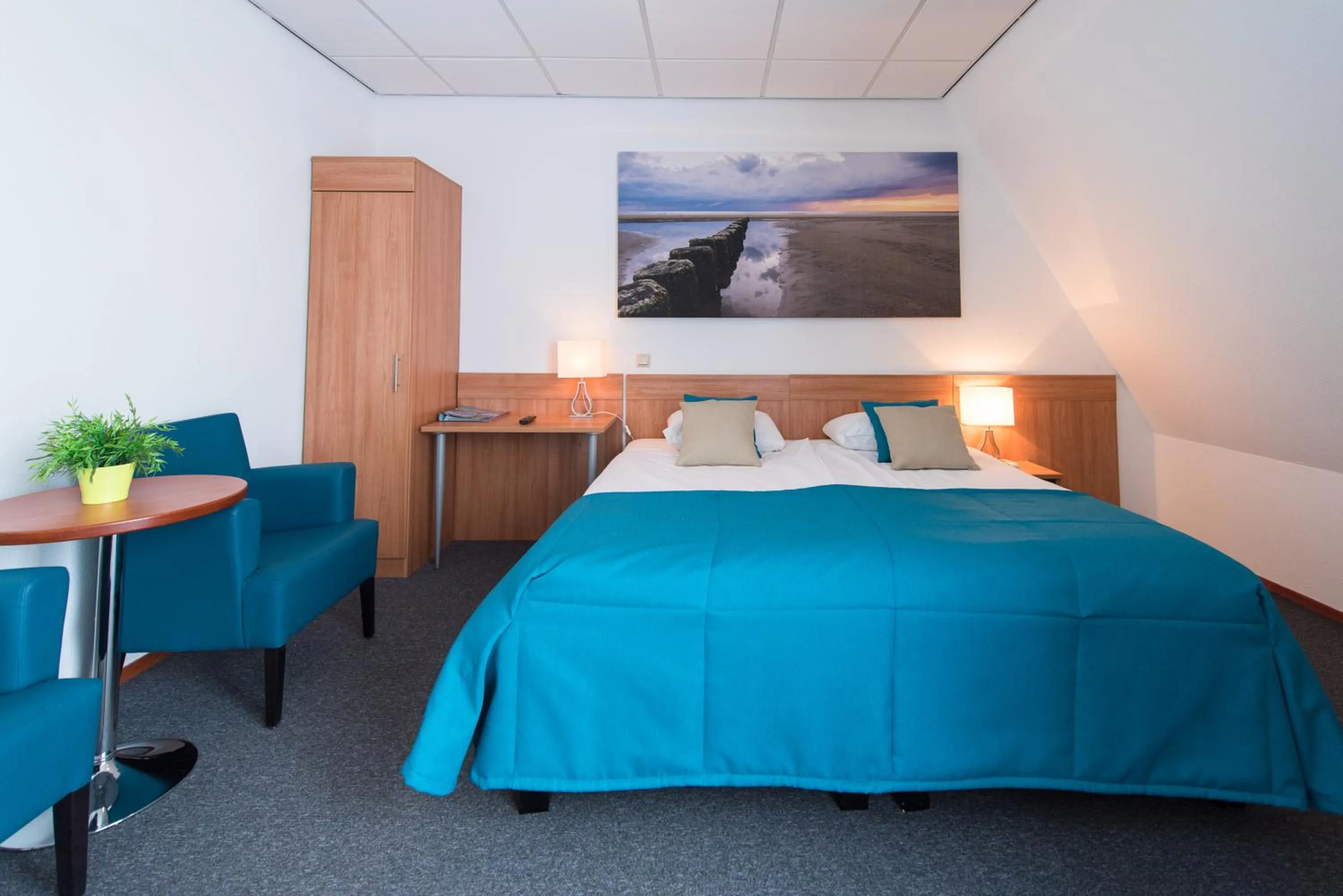 Photo of the whole room, Bed in Hotel Nes