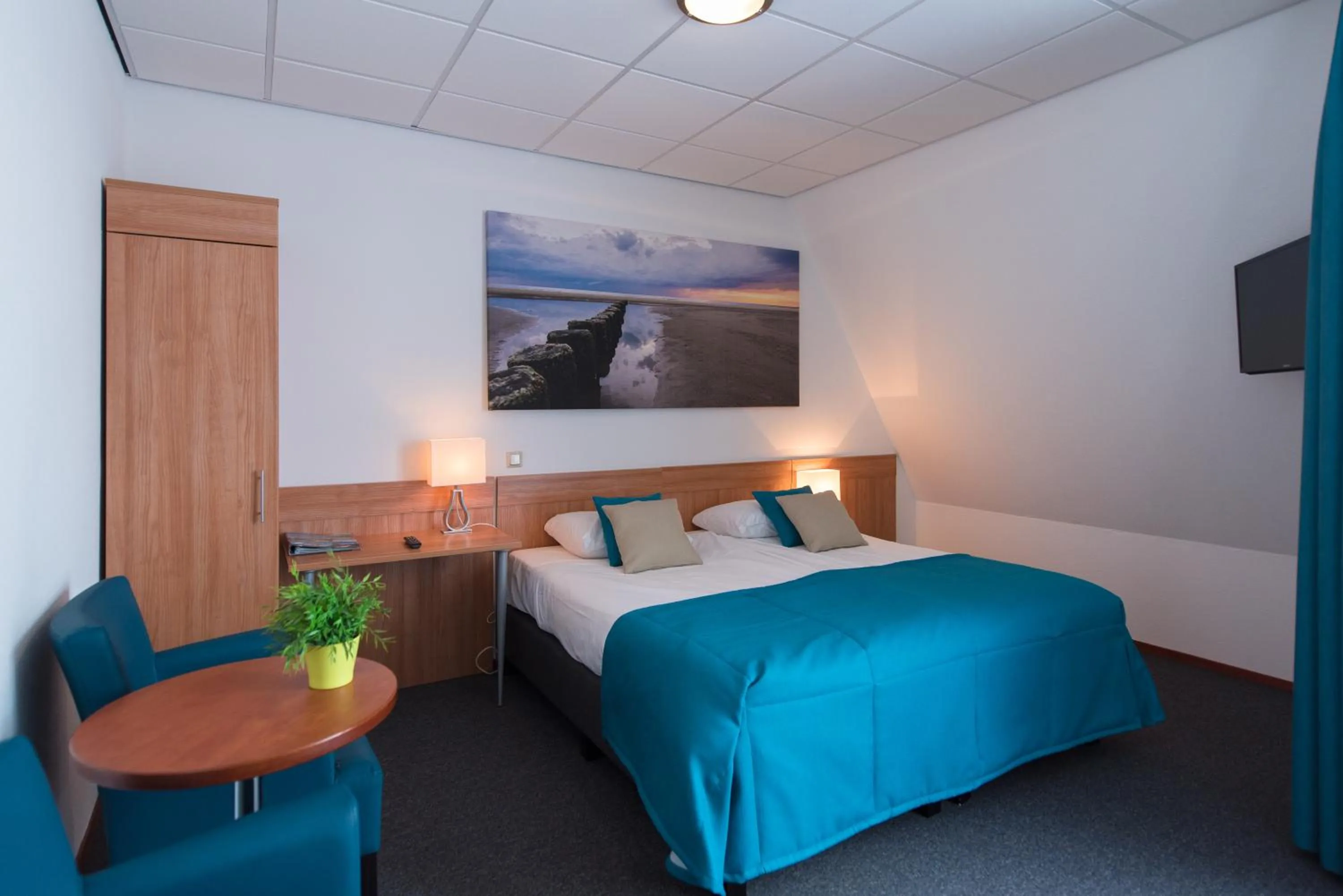 Photo of the whole room, Bed in Hotel Nes