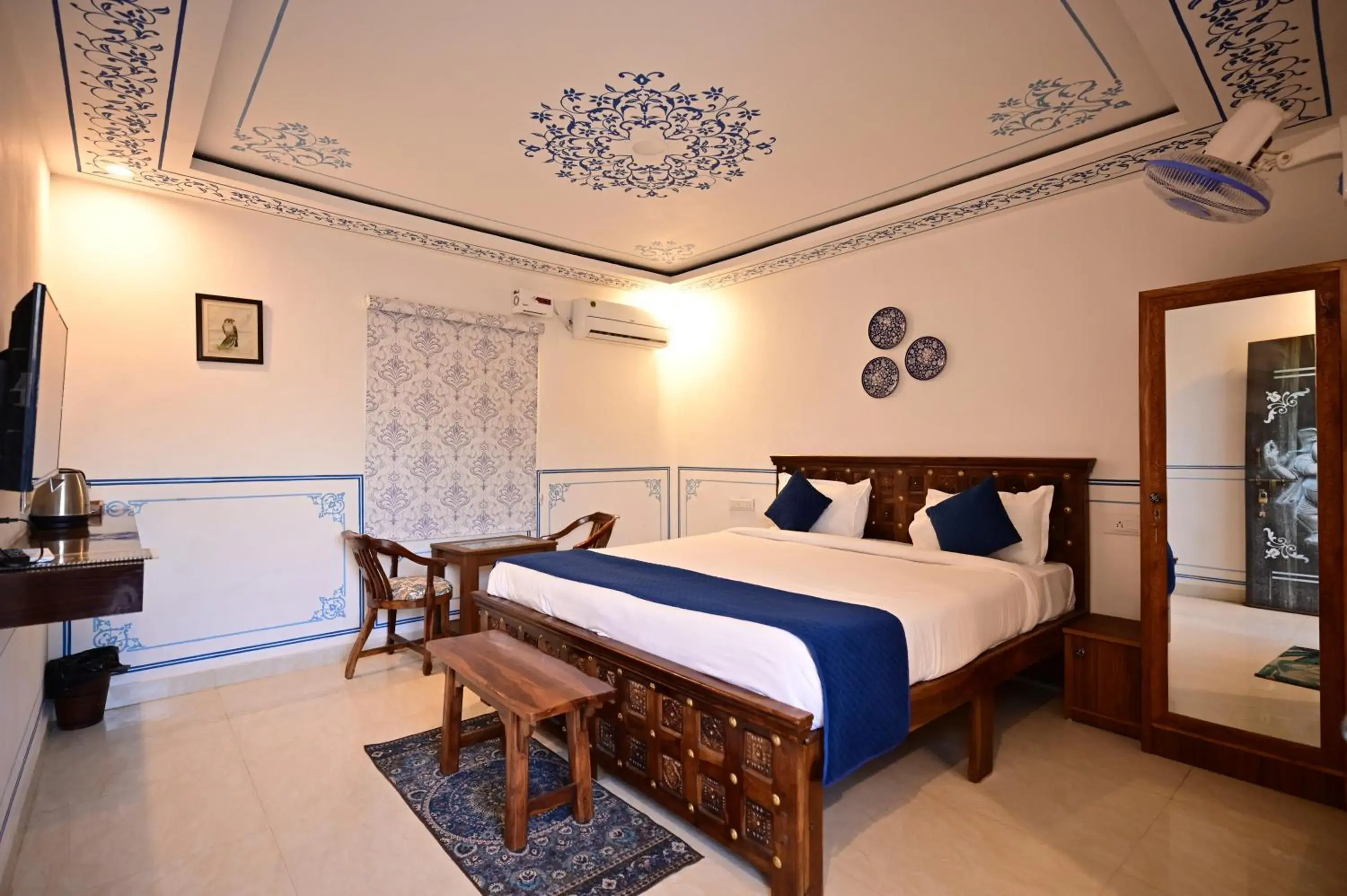 Bedroom, Bed in The castle crown - Hem Vilas Resort Ranthambhore Bedroom, Bed in The castle crown - Hem Vilas Resort Ranthambhore