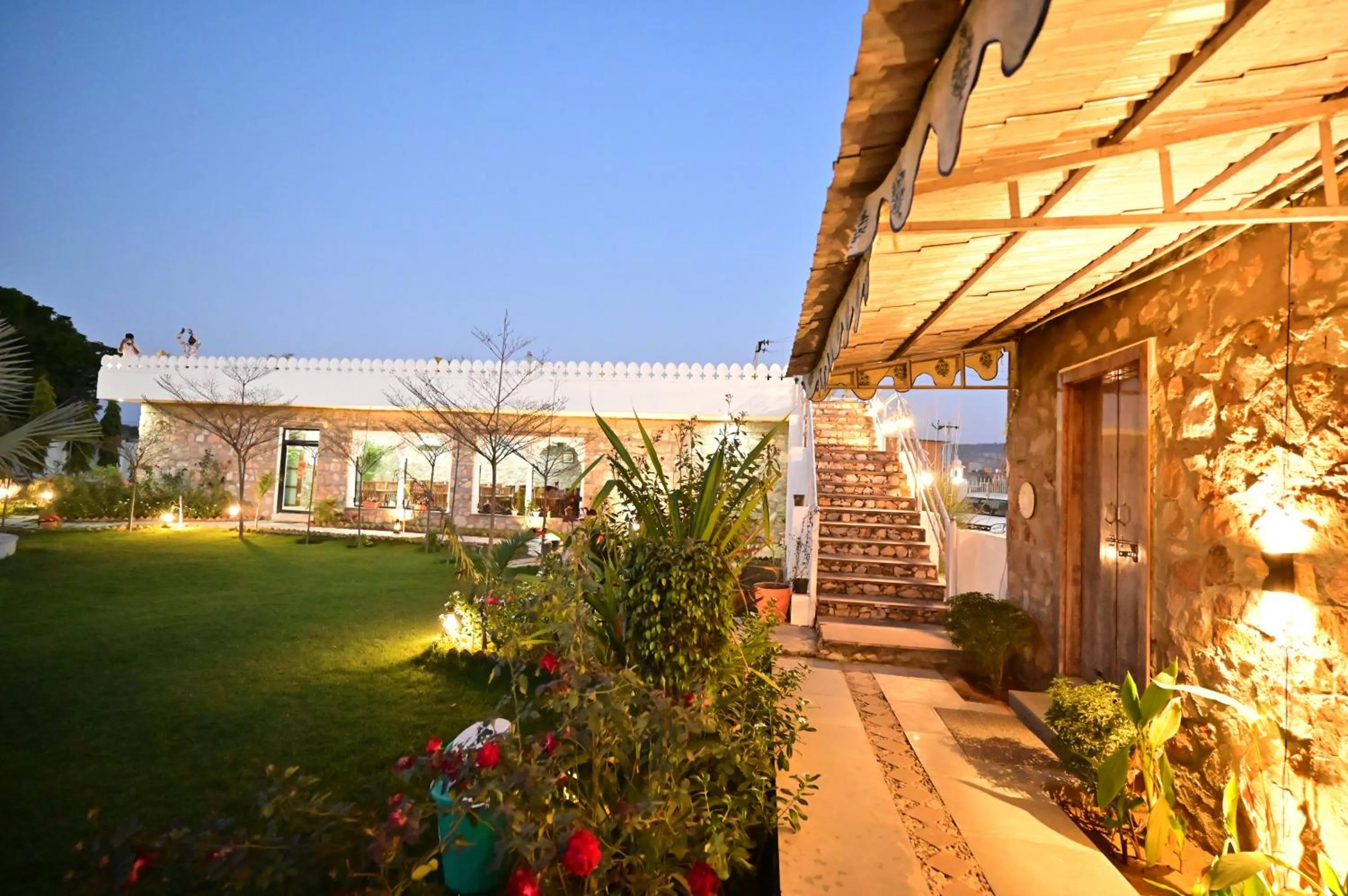 Garden in The castle crown - Hem Vilas Resort Ranthambhore