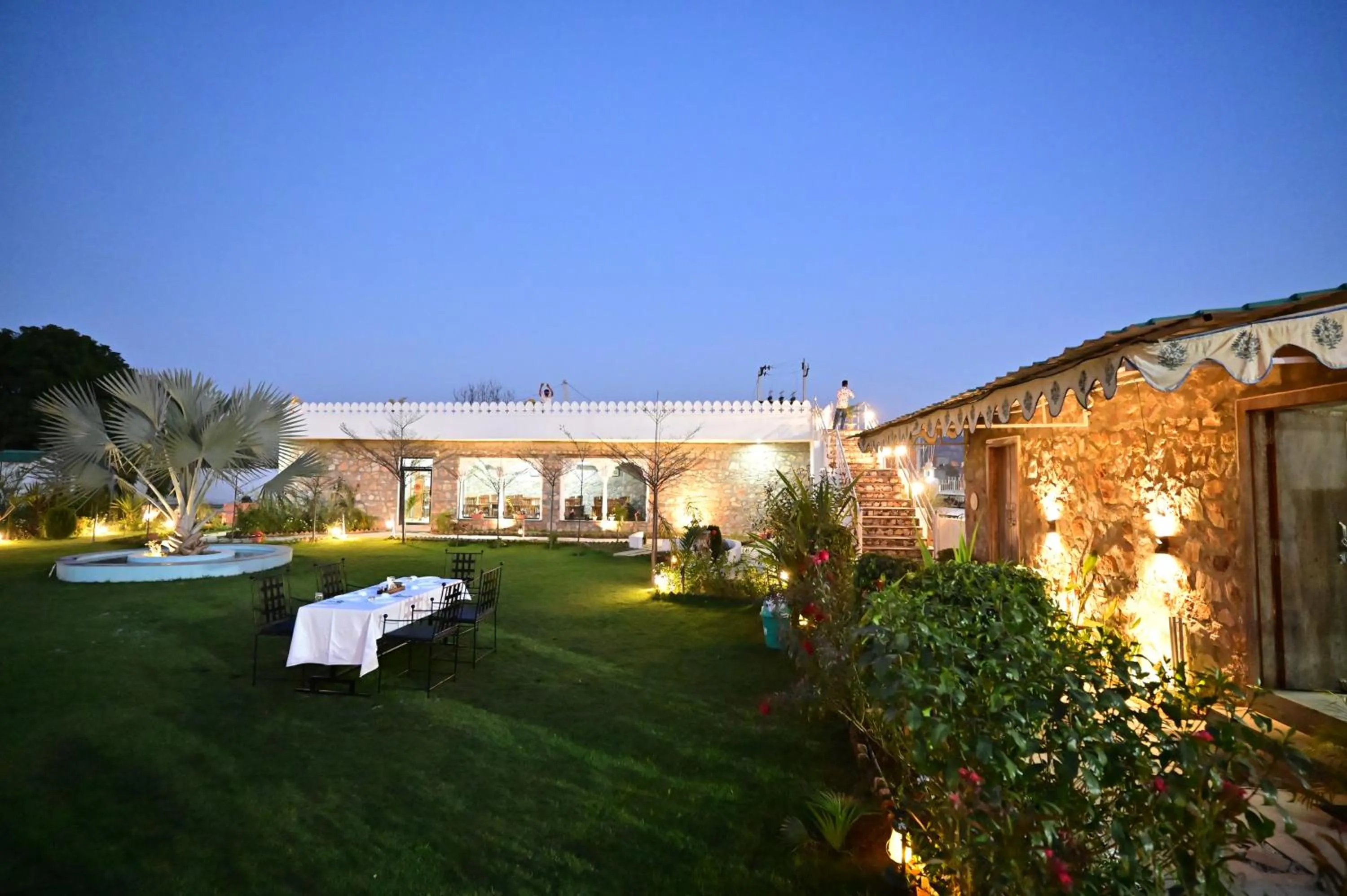 Garden in The castle crown - Hem Vilas Resort Ranthambhore