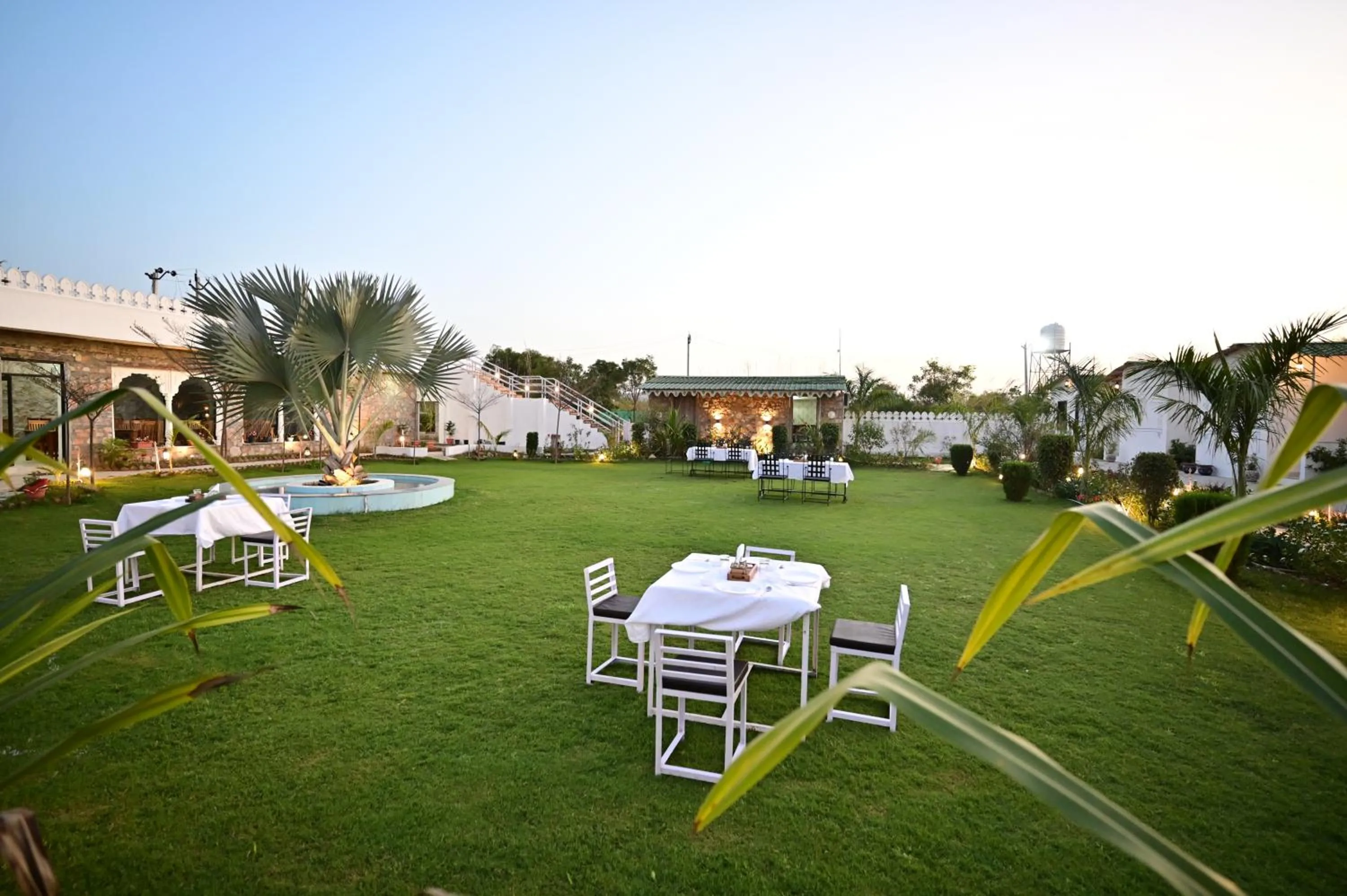 Garden in The castle crown - Hem Vilas Resort Ranthambhore