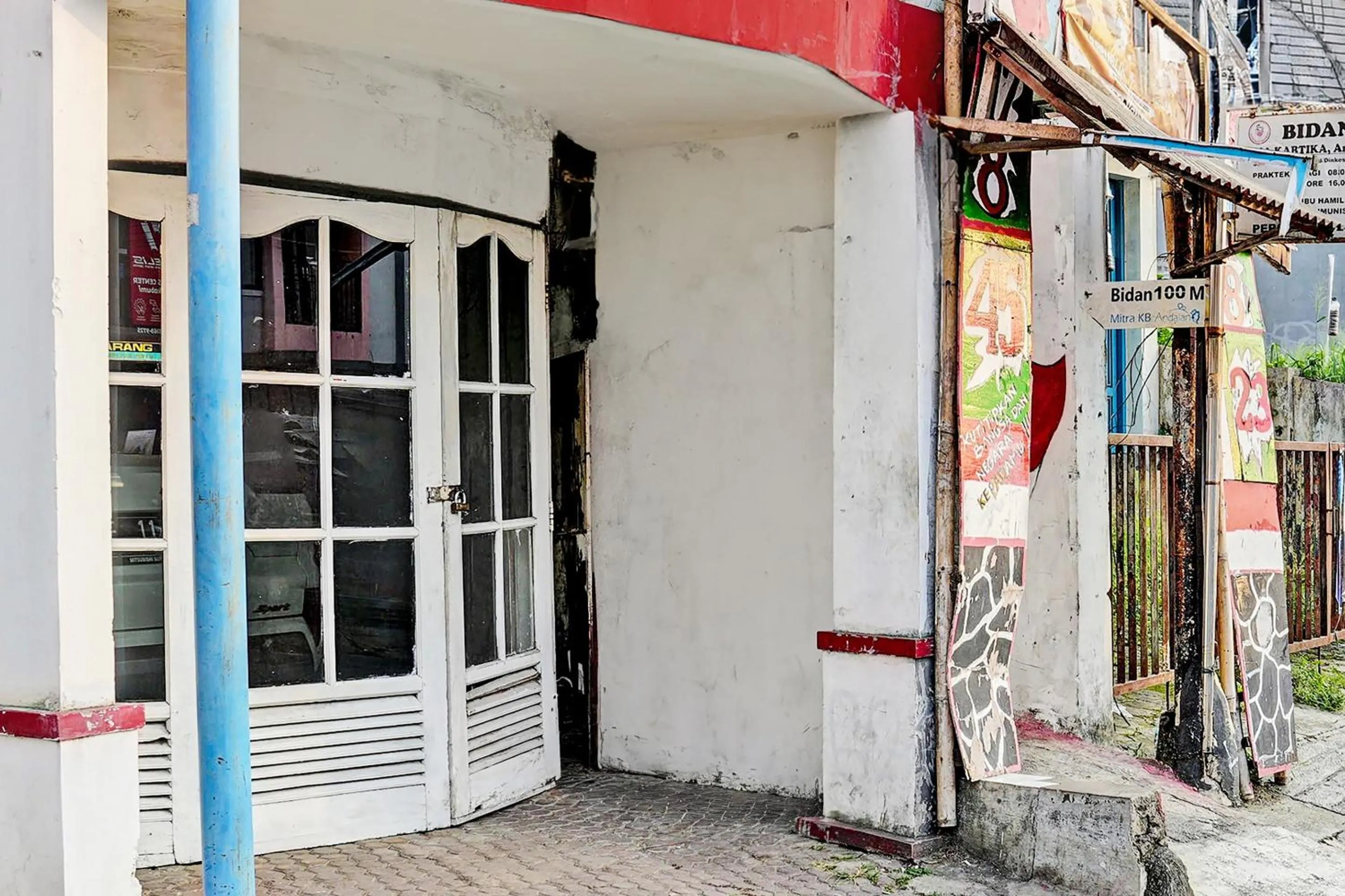 Facade/entrance in Hotel O Penginapan Hj Lilis 2 Syariah