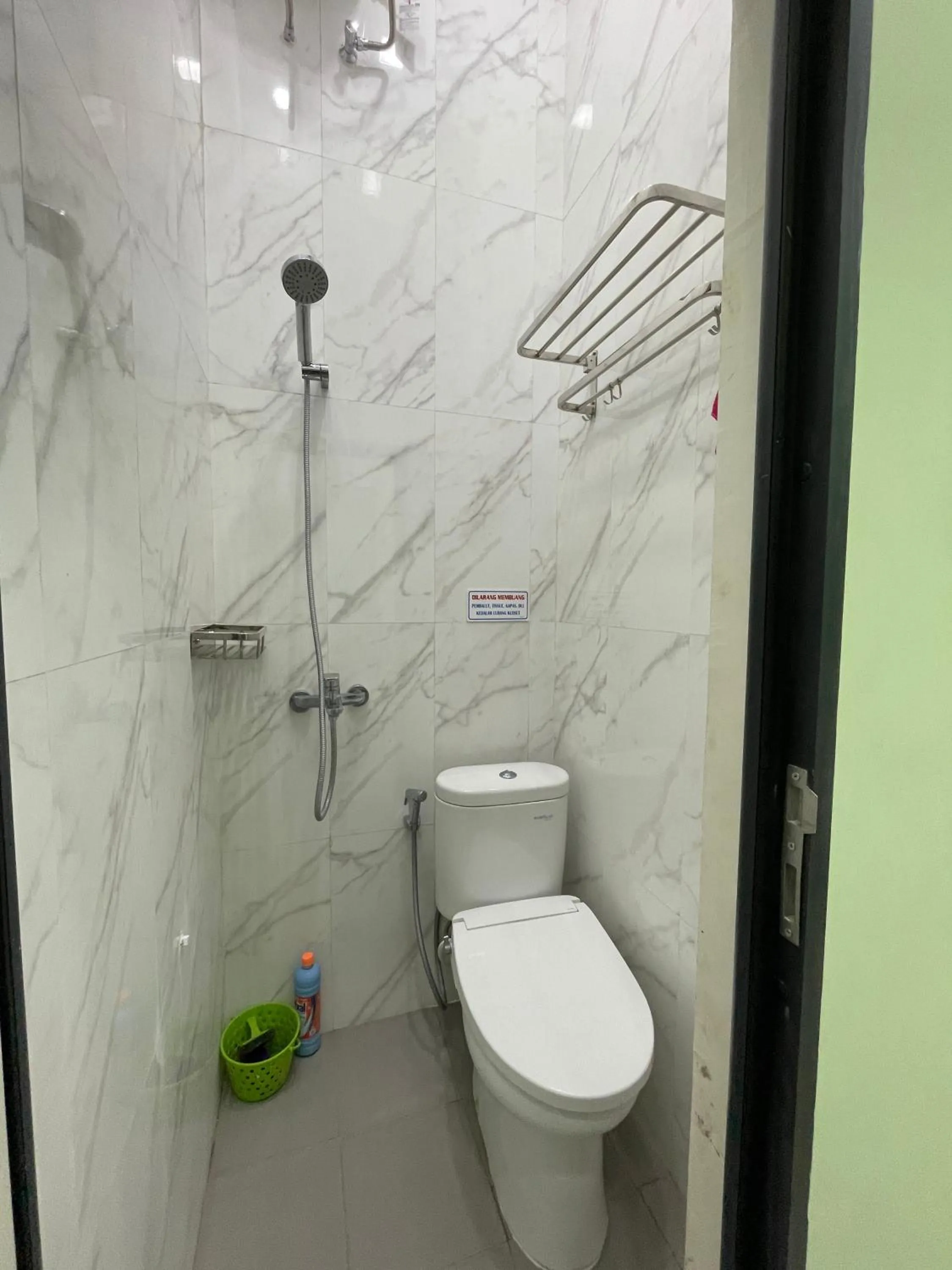 Bathroom in OYO 93412 Kost Irma Syariah Near UPTD SMP Negeri 8 Parepare