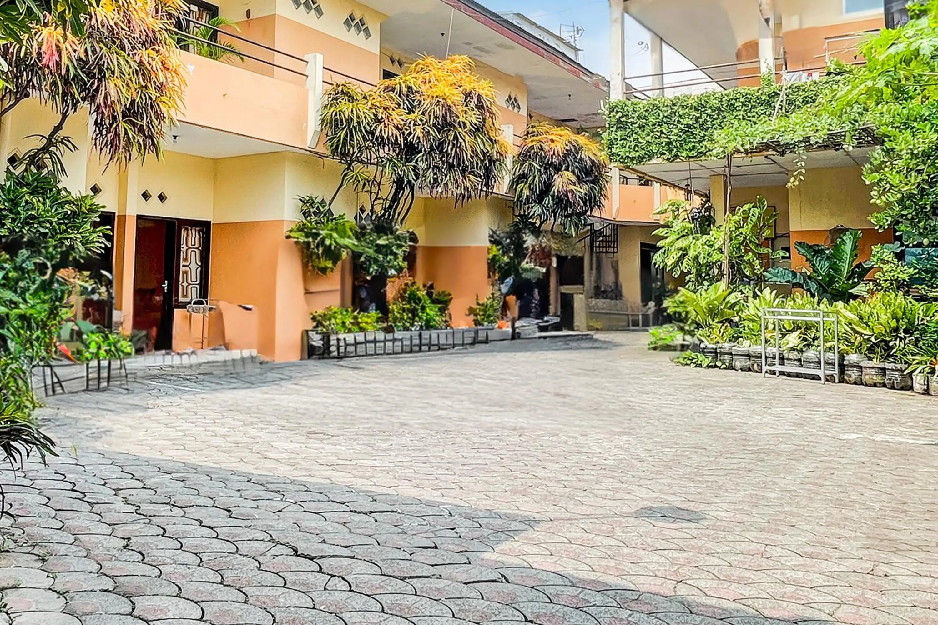 Lobby or reception in OYO Life 93398 Sudimoro Guest House Syariah