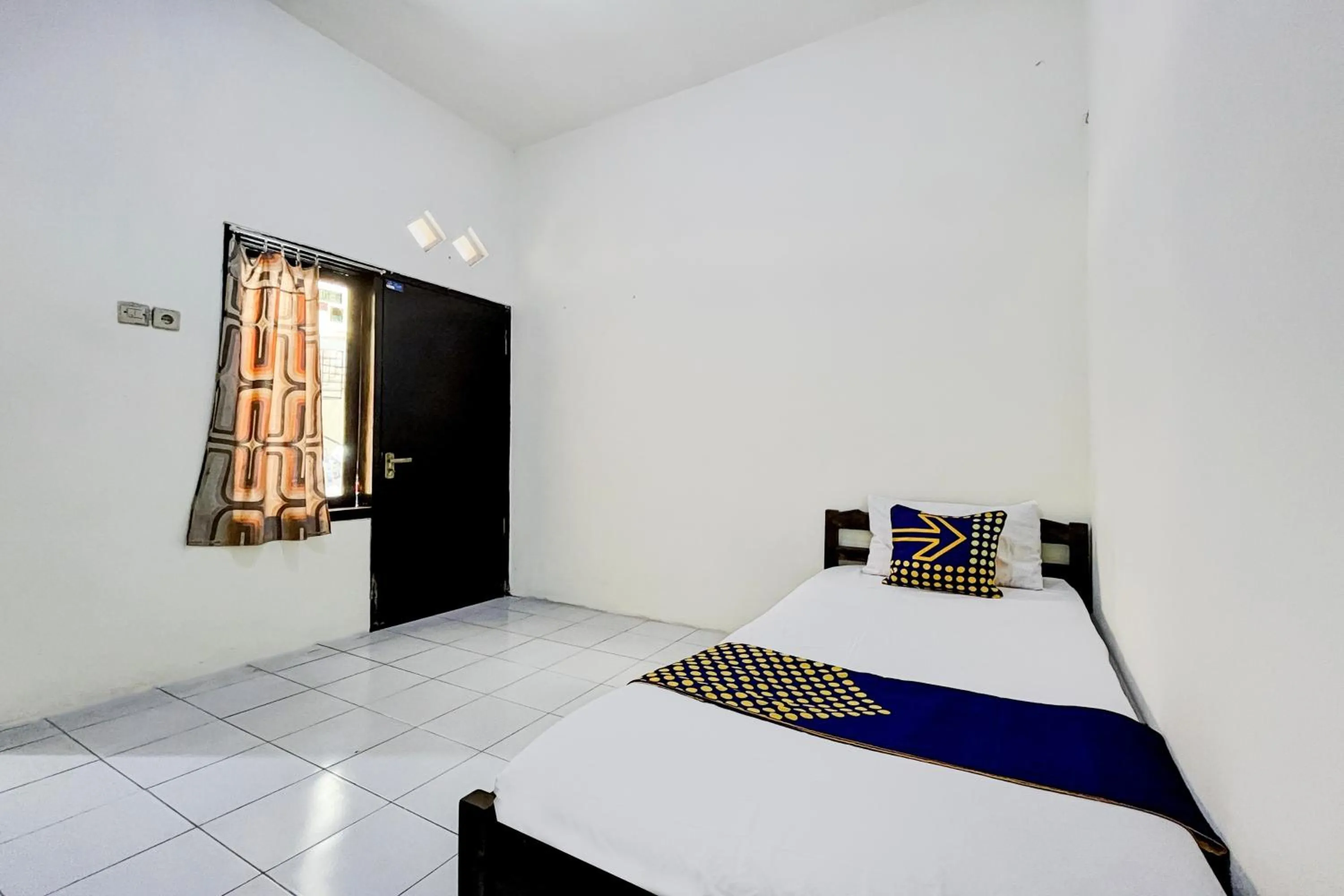 Bedroom, Bed in OYO Life 93398 Sudimoro Guest House Syariah