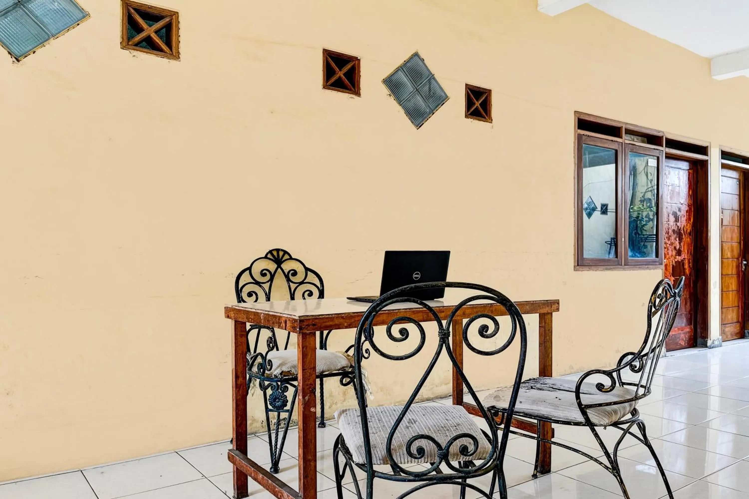 Lobby or reception in OYO Life 93398 Sudimoro Guest House Syariah