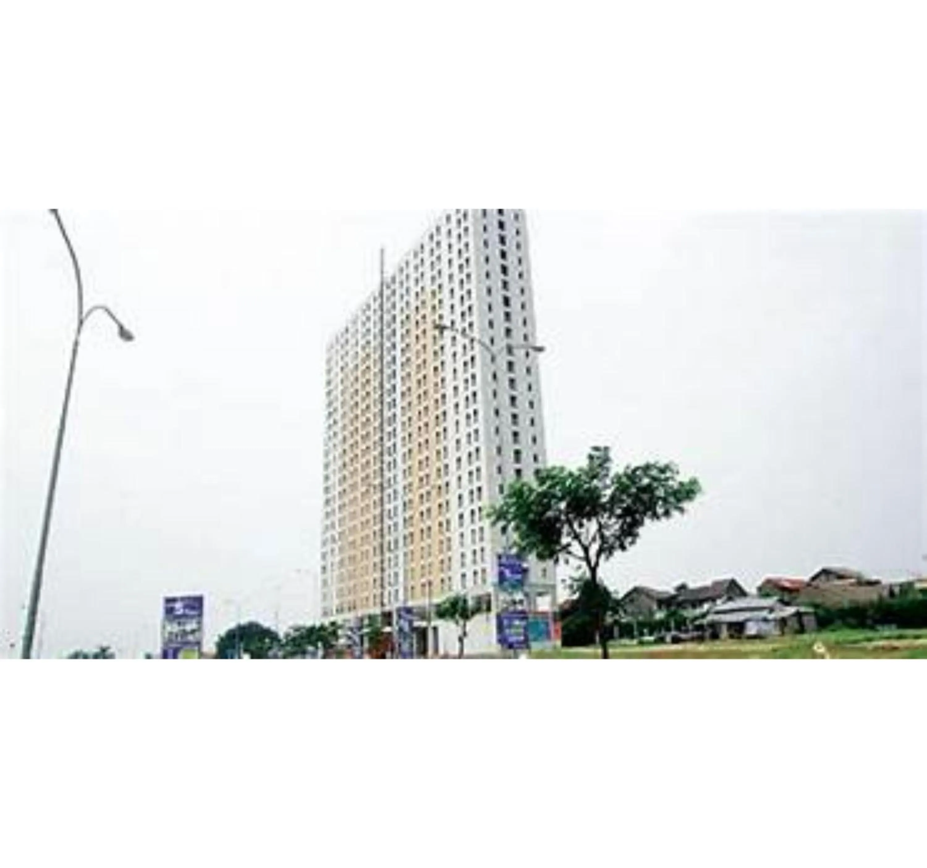 Property building in OYO Life 93374 Andira Inn