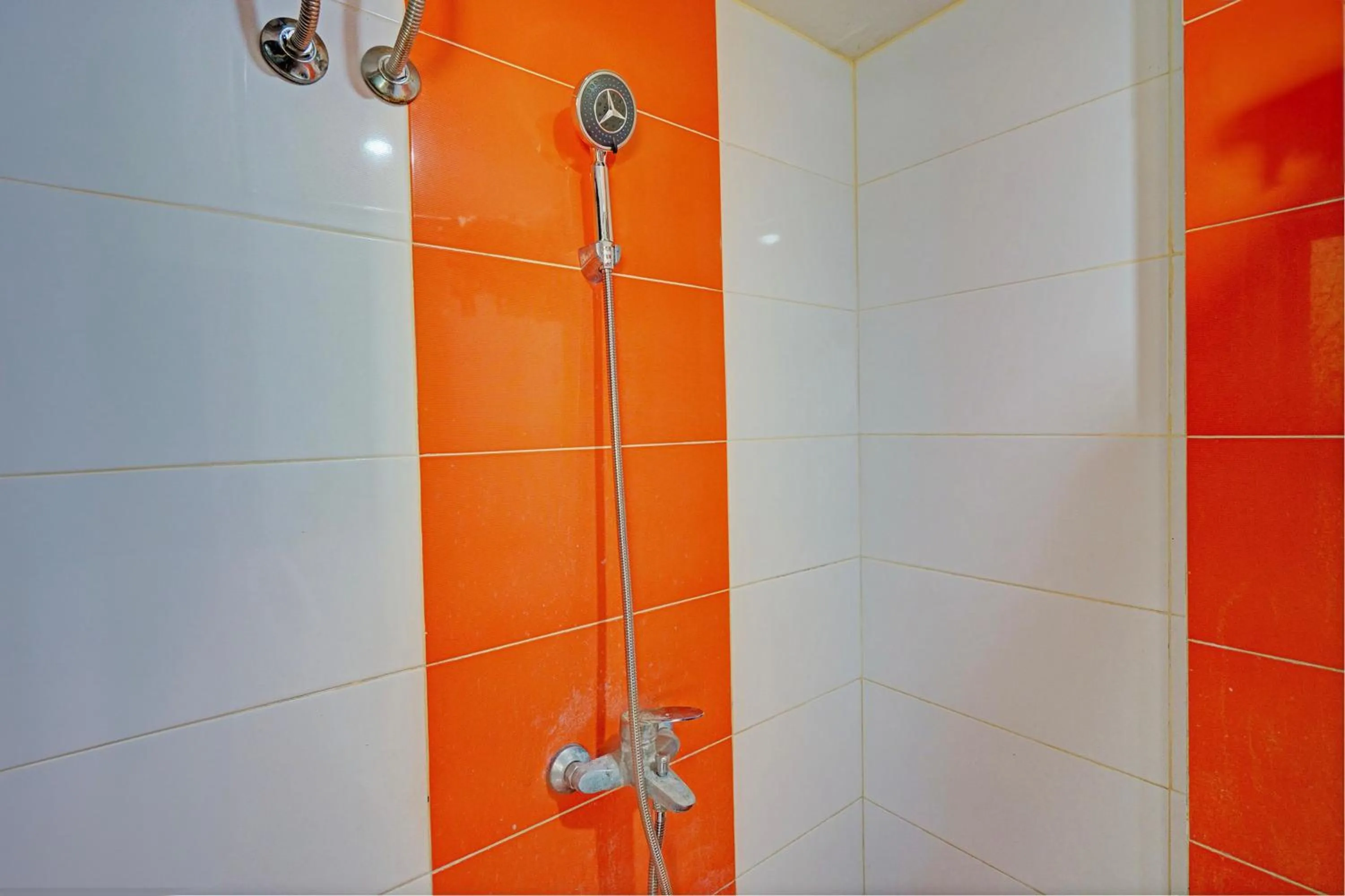 Bathroom in OYO 93352 Apartement Gateway Cicadas By Db Rent