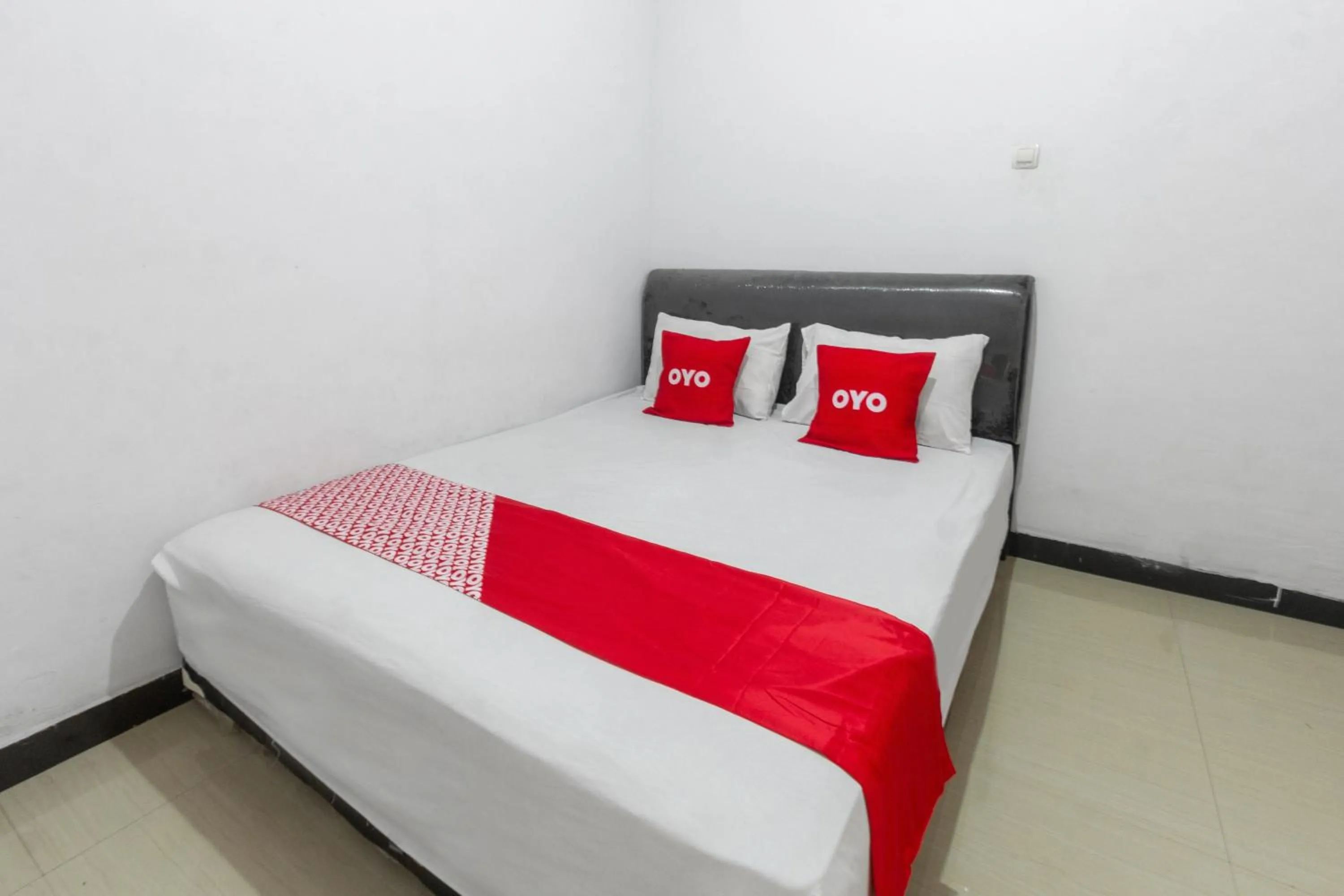 Bedroom, Bed in OYO Life 93409 Anugrah House