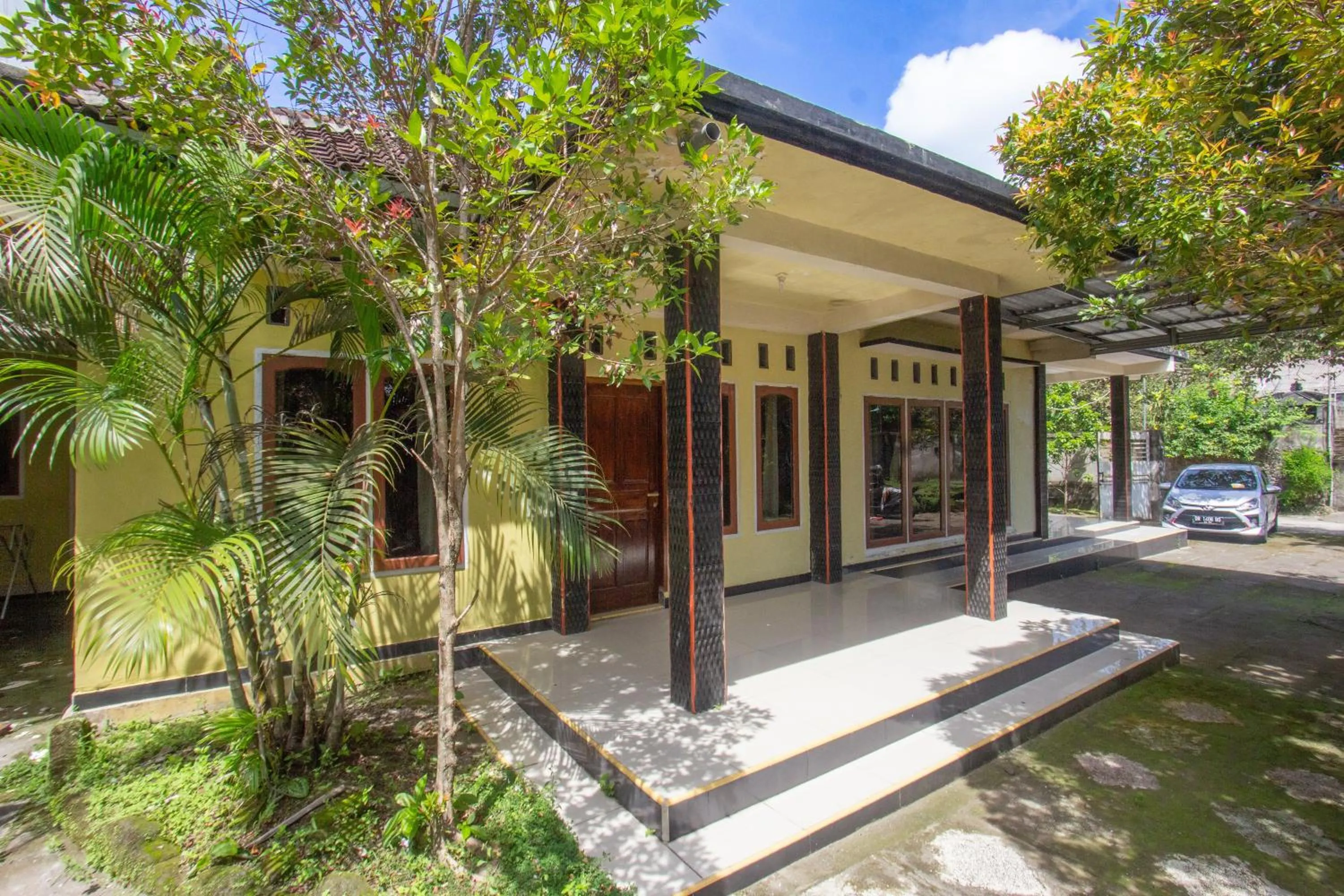 Facade/entrance in OYO Life 93409 Anugrah House