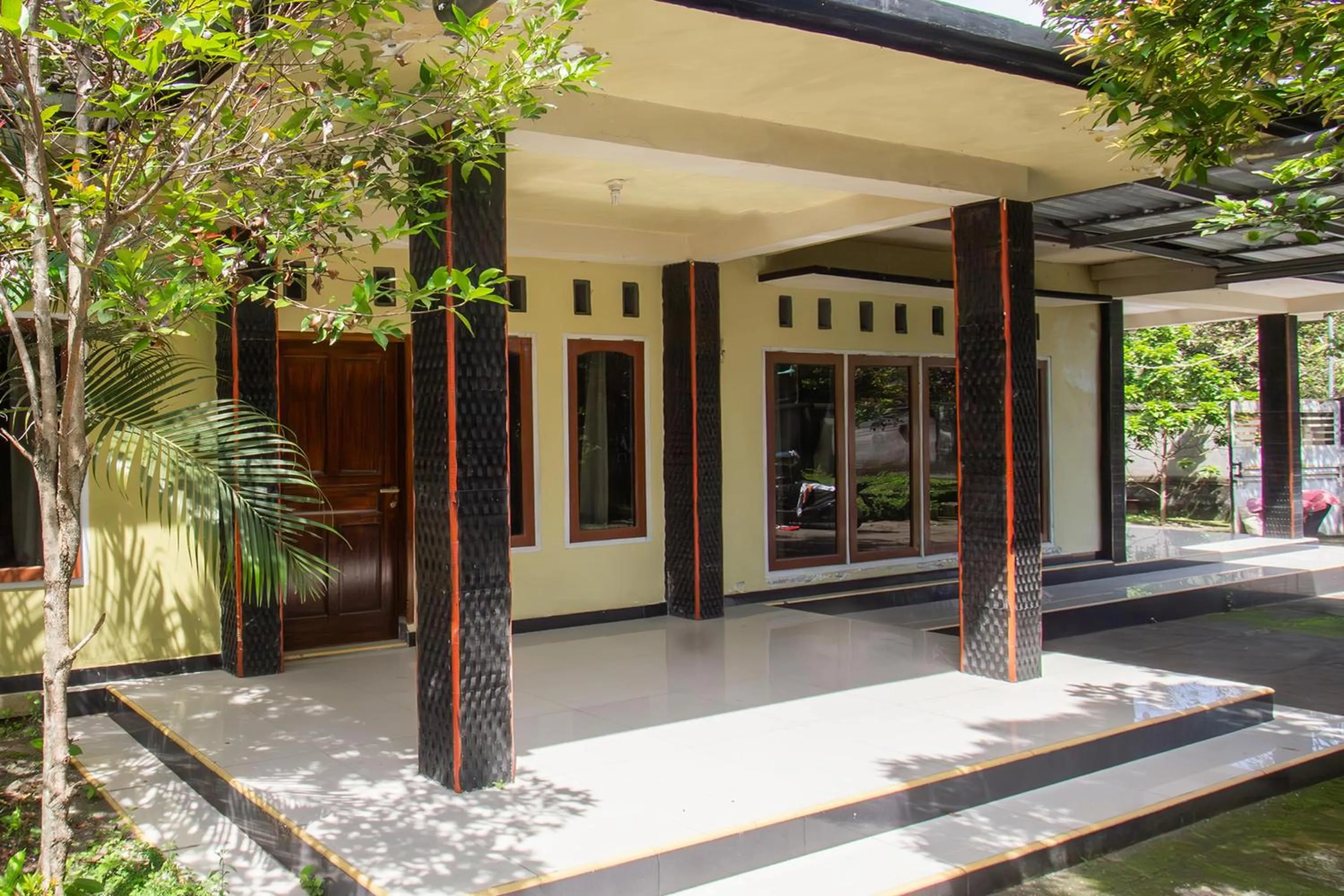 Facade/entrance in OYO Life 93409 Anugrah House