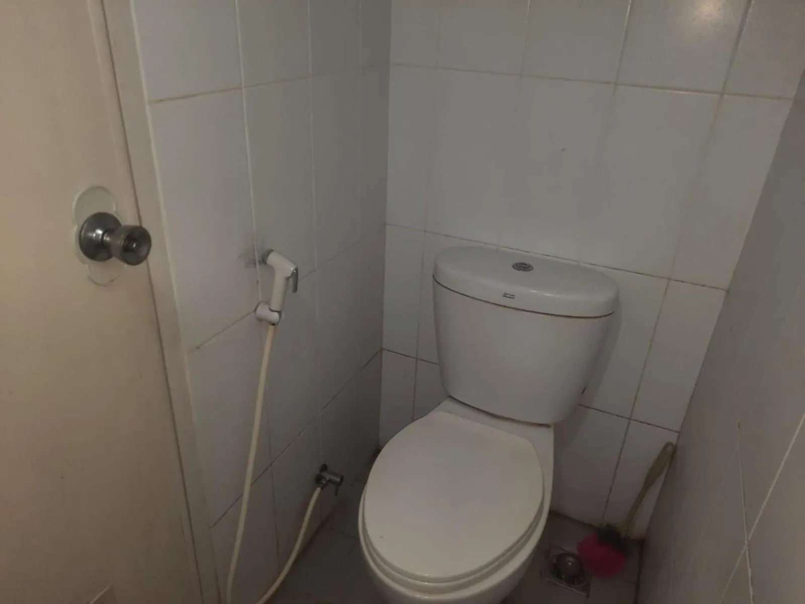 Bathroom in Hotel O Apartemen Grand Sentraland by Mira