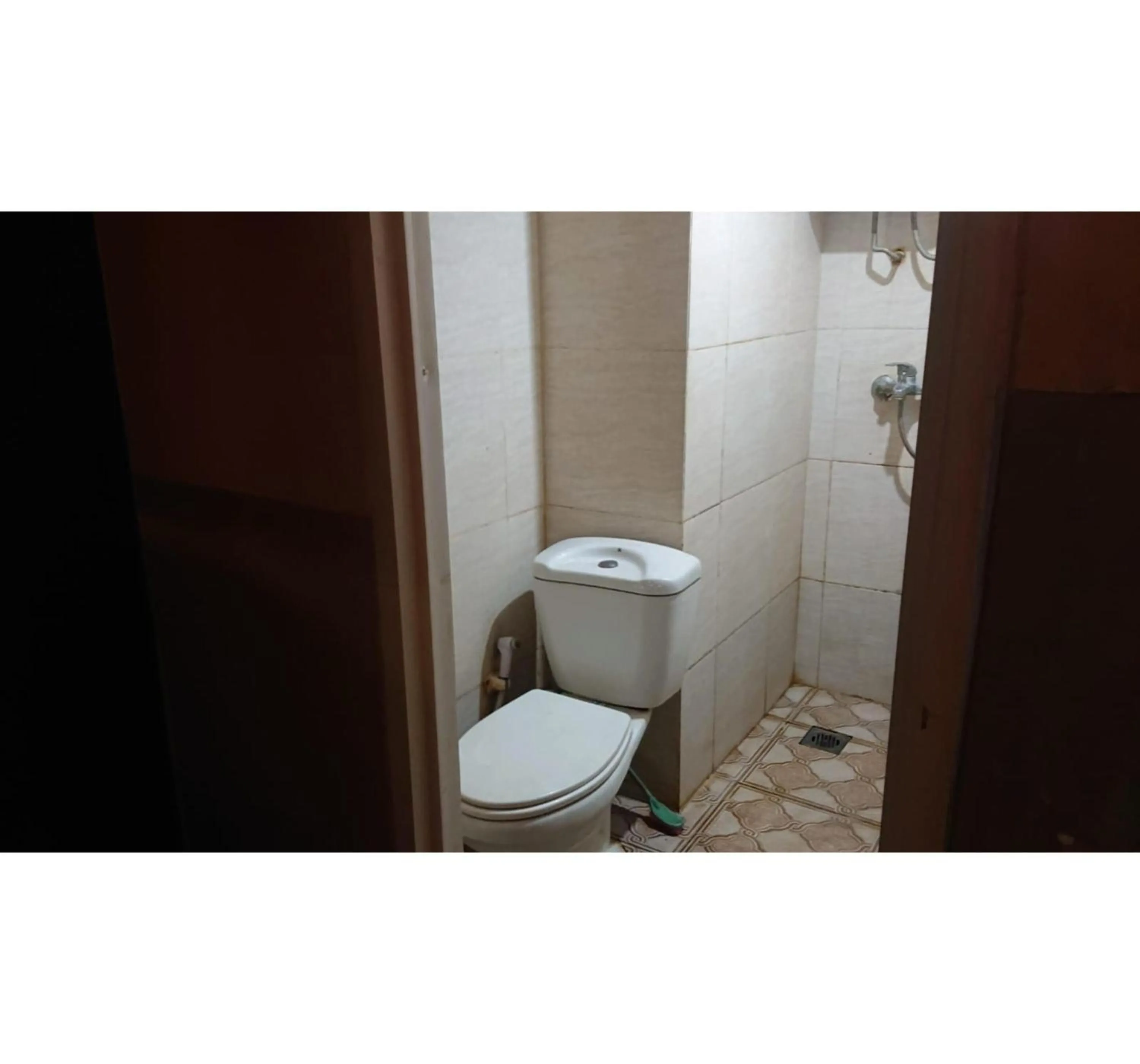 Bathroom in Hotel O Apartemen Grand Sentraland by Mira
