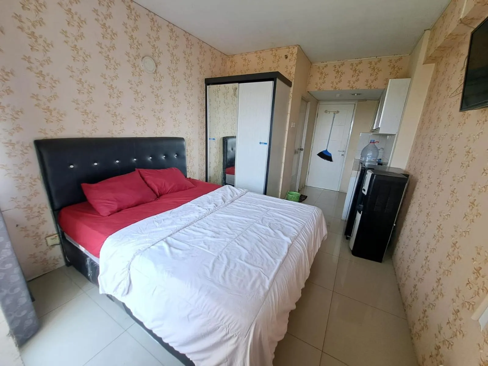 Bedroom, Bed in Hotel O Apartement Sentraland Karawang By Agung Rent