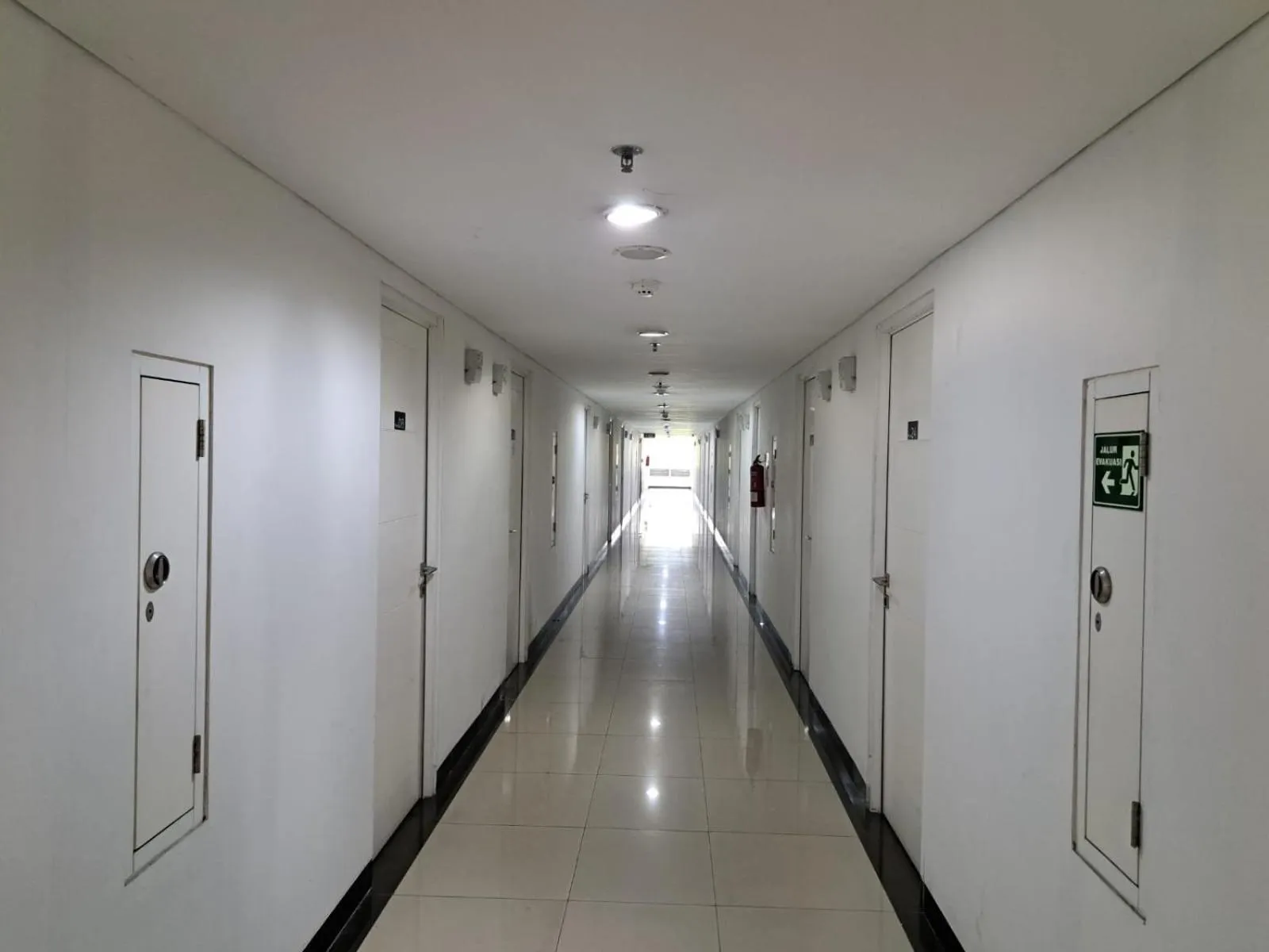 Lobby or reception in Hotel O Apartement Sentraland Karawang By Agung Rent