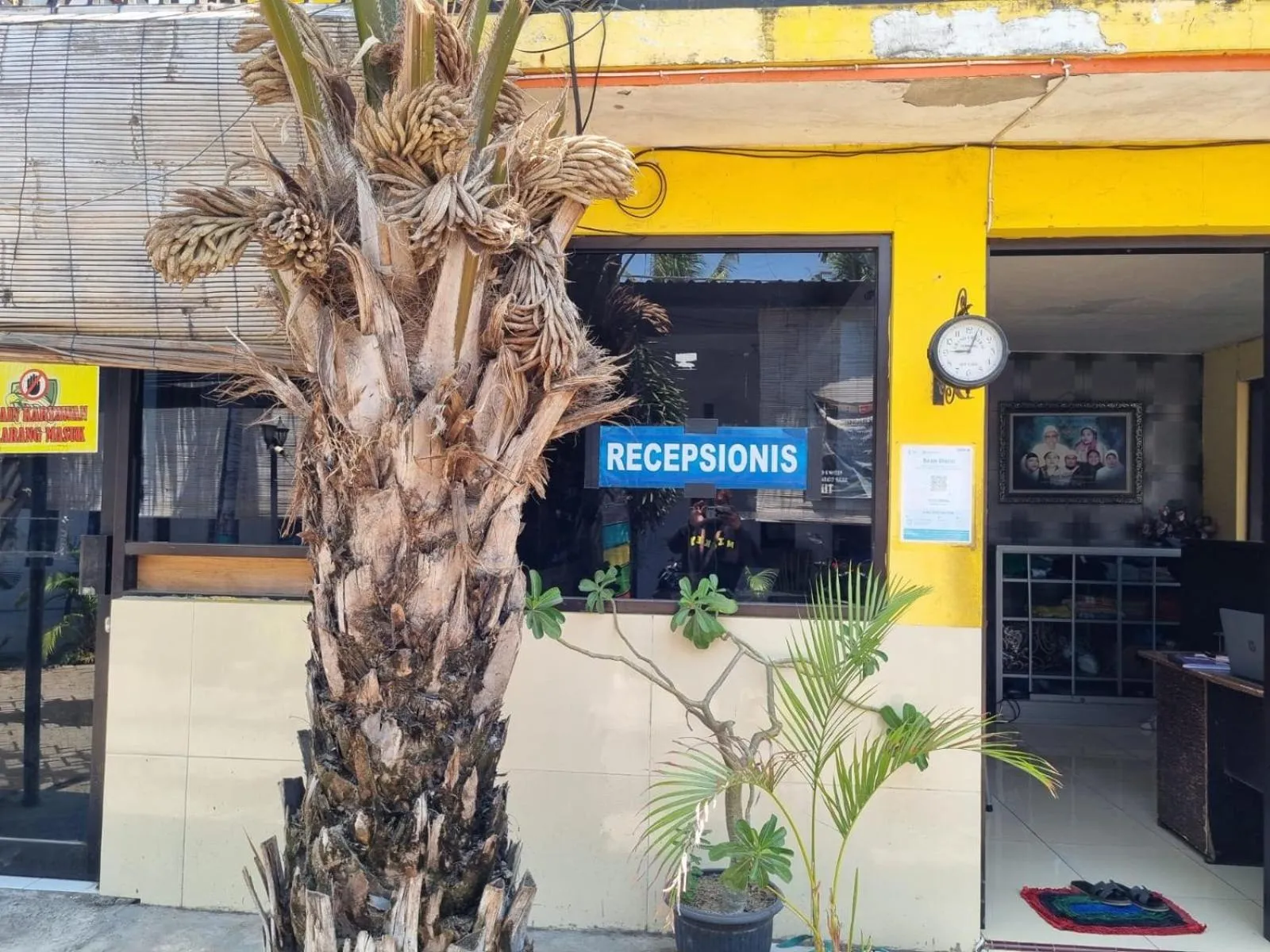 Facade/entrance in Hotel O New Asembagus 2