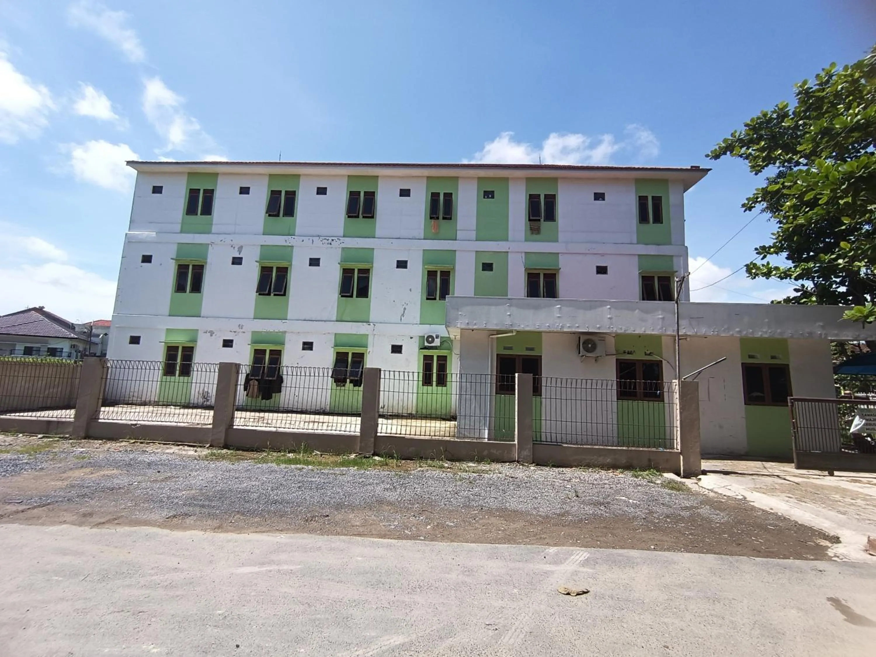 Facade/entrance in Hotel O Pondok Kula Rumbih Syariah