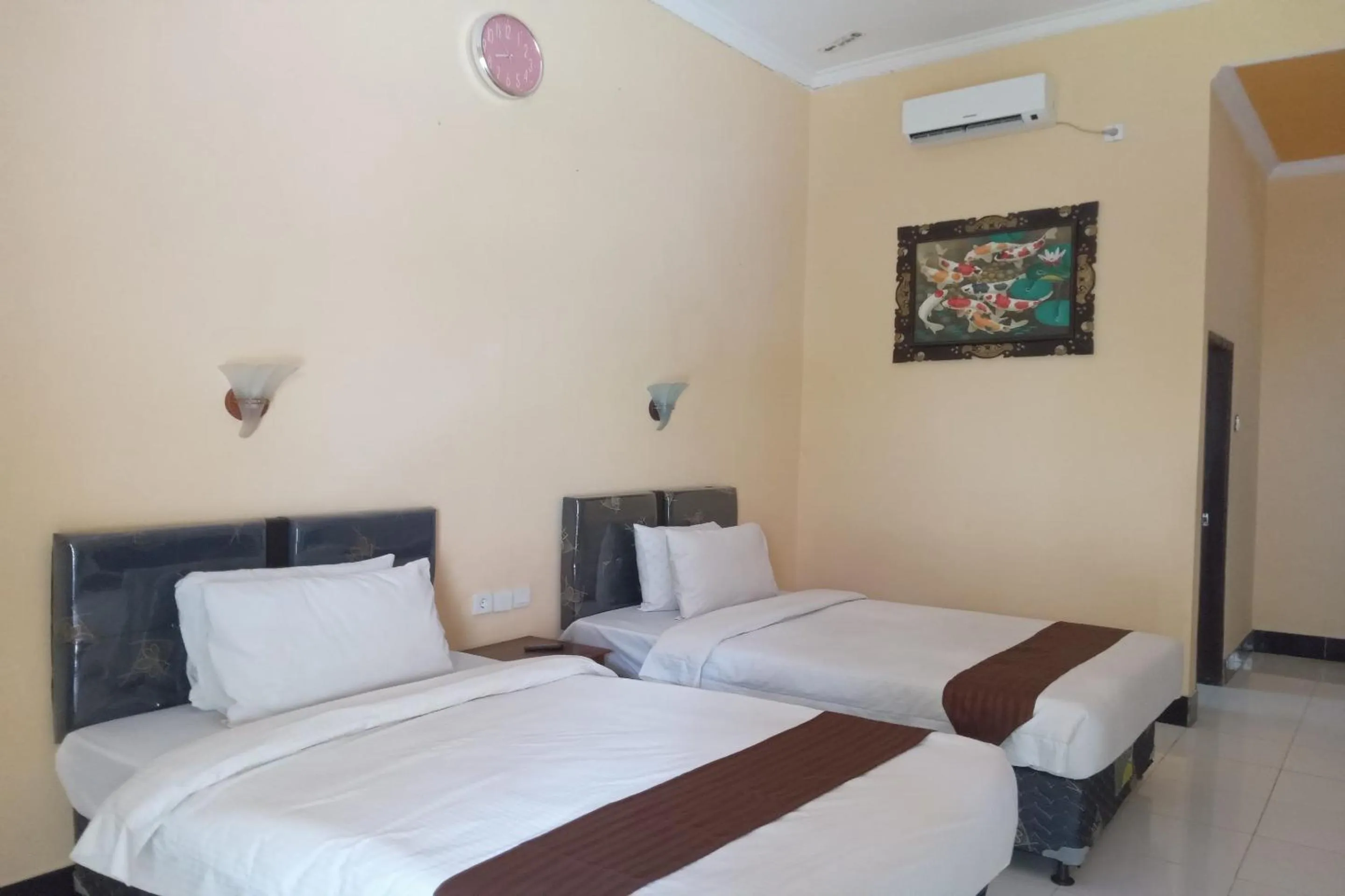 Bedroom, Bed in Capital O 93391 Golden Manggis Hotel Near SMKN 1 Lingsar